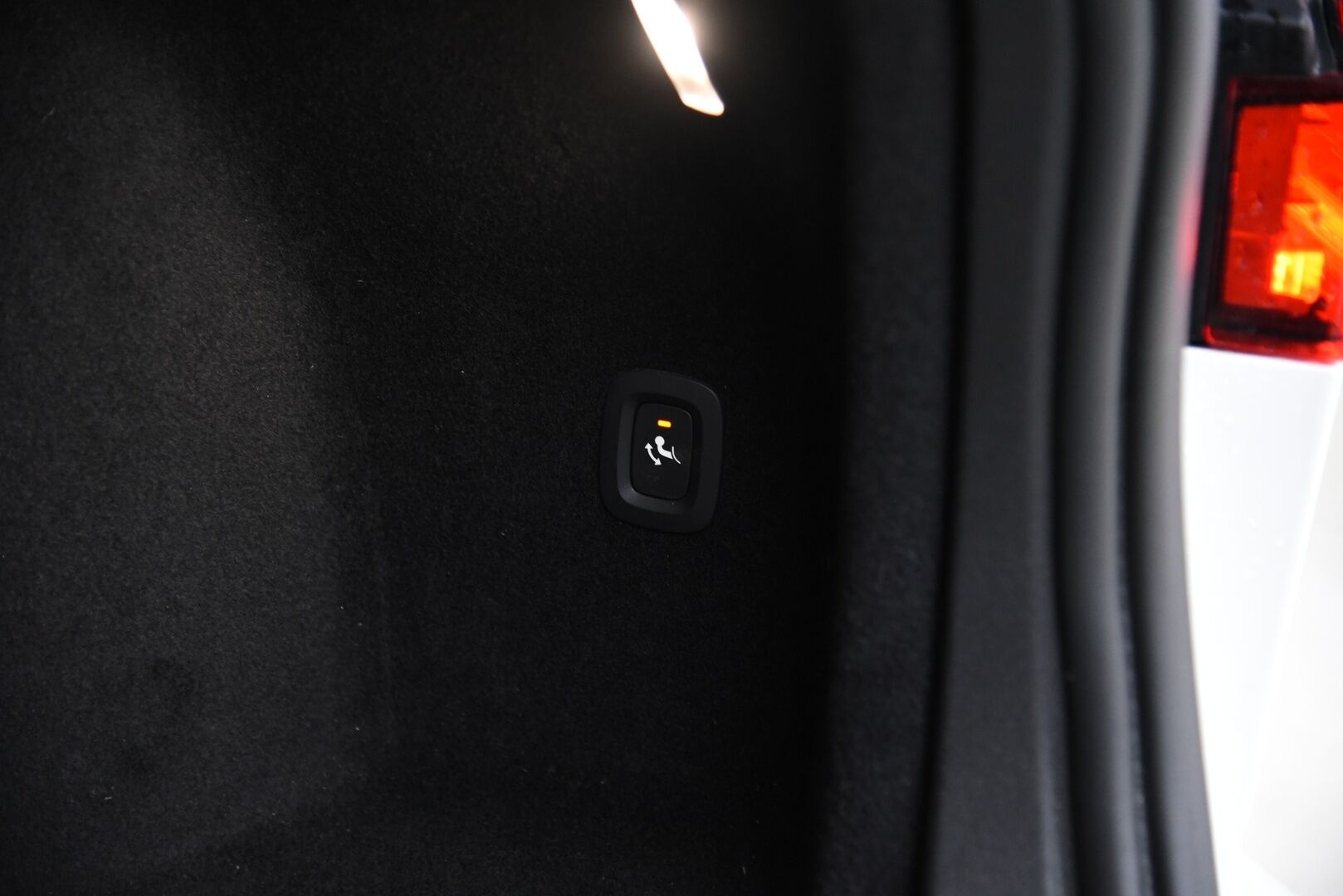 Volvo V60 2020 T6 TwE AWD R-Design aut / ACC & Pilot assist / Webasto / Blis / 360-kamera / Muistipenkki / Nahat / Jakopää tehty-25! - Jakopää tehty -25! 2x Latauskaapelit, Merkkihuollettu