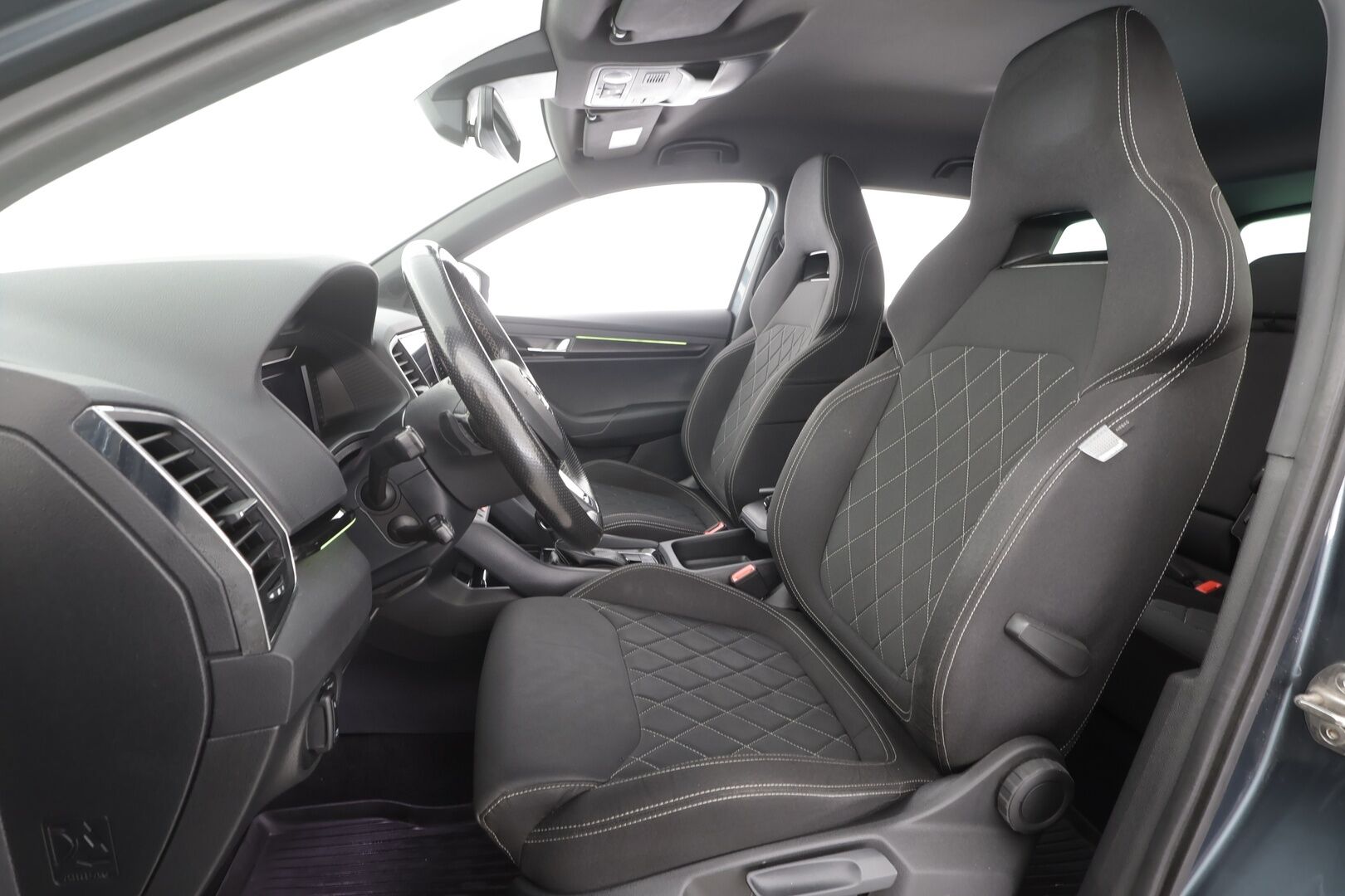 Skoda Karoq 2019 2,0 TSI 4x4 SportLine DSG Autom. - Webasto | Koukku | Canton | ACC | LED | P.Kamera | Navi | Kaistavahti | Katveavustin | Keyless | Kahdet renkaat |