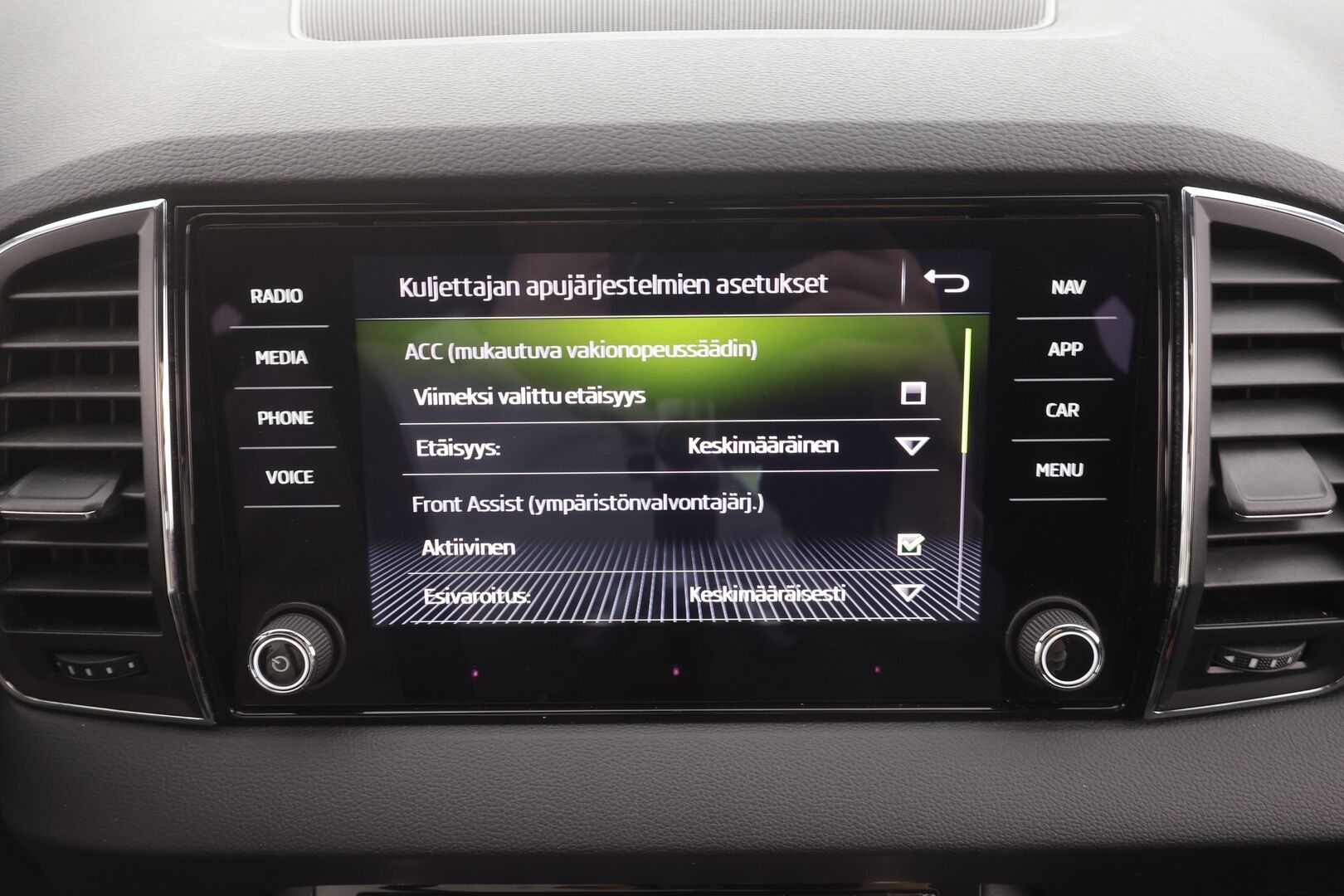 Skoda Karoq 2019 2,0 TSI 4x4 SportLine DSG Autom. - Webasto | Koukku | Canton | ACC | LED | P.Kamera | Navi | Kaistavahti | Katveavustin | Keyless | Kahdet renkaat |
