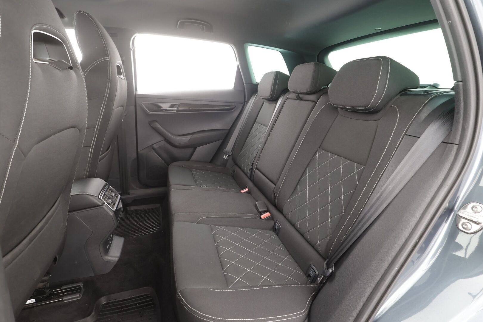 Skoda Karoq 2019 2,0 TSI 4x4 SportLine DSG Autom. - Webasto | Koukku | Canton | ACC | LED | P.Kamera | Navi | Kaistavahti | Katveavustin | Keyless | Kahdet renkaat |