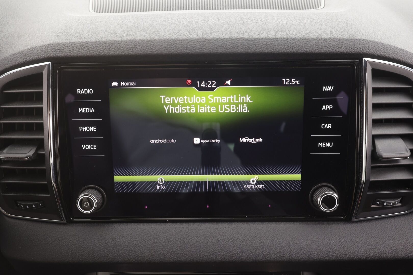 Skoda Karoq 2019 2,0 TSI 4x4 SportLine DSG Autom. - Webasto | Koukku | Canton | ACC | LED | P.Kamera | Navi | Kaistavahti | Katveavustin | Keyless | Kahdet renkaat |