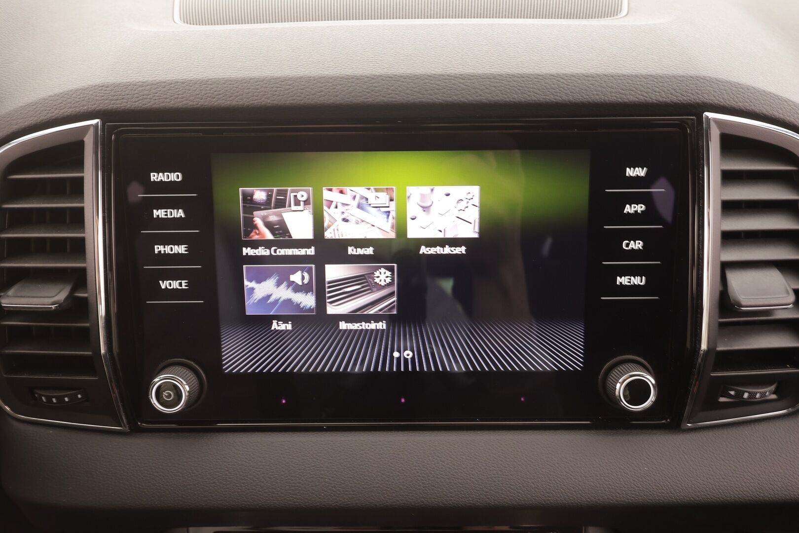 Skoda Karoq 2019 2,0 TSI 4x4 SportLine DSG Autom. - Webasto | Koukku | Canton | ACC | LED | P.Kamera | Navi | Kaistavahti | Katveavustin | Keyless | Kahdet renkaat |