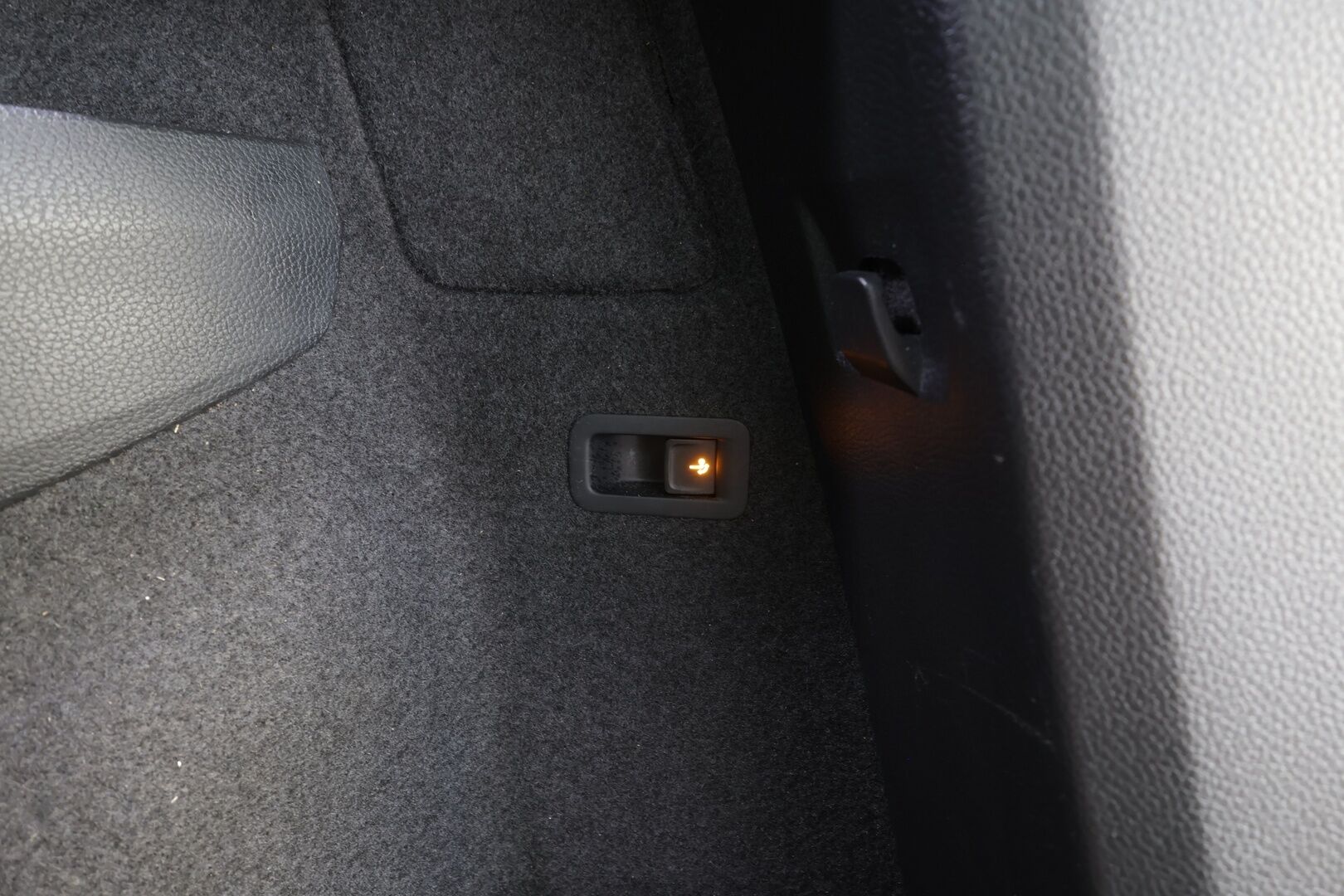 Skoda Karoq 2019 2,0 TSI 4x4 SportLine DSG Autom. - Webasto | Koukku | Canton | ACC | LED | P.Kamera | Navi | Kaistavahti | Katveavustin | Keyless | Kahdet renkaat |