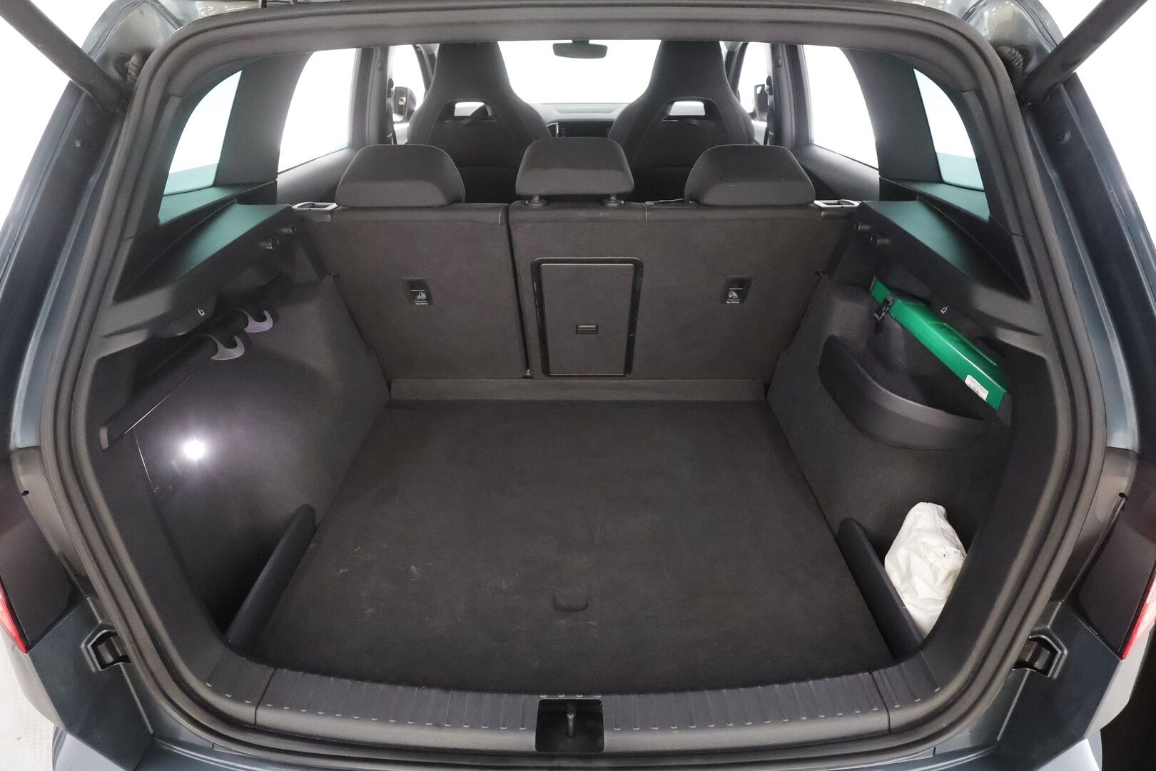 Skoda Karoq 2019 2,0 TSI 4x4 SportLine DSG Autom. - Webasto | Koukku | Canton | ACC | LED | P.Kamera | Navi | Kaistavahti | Katveavustin | Keyless | Kahdet renkaat |