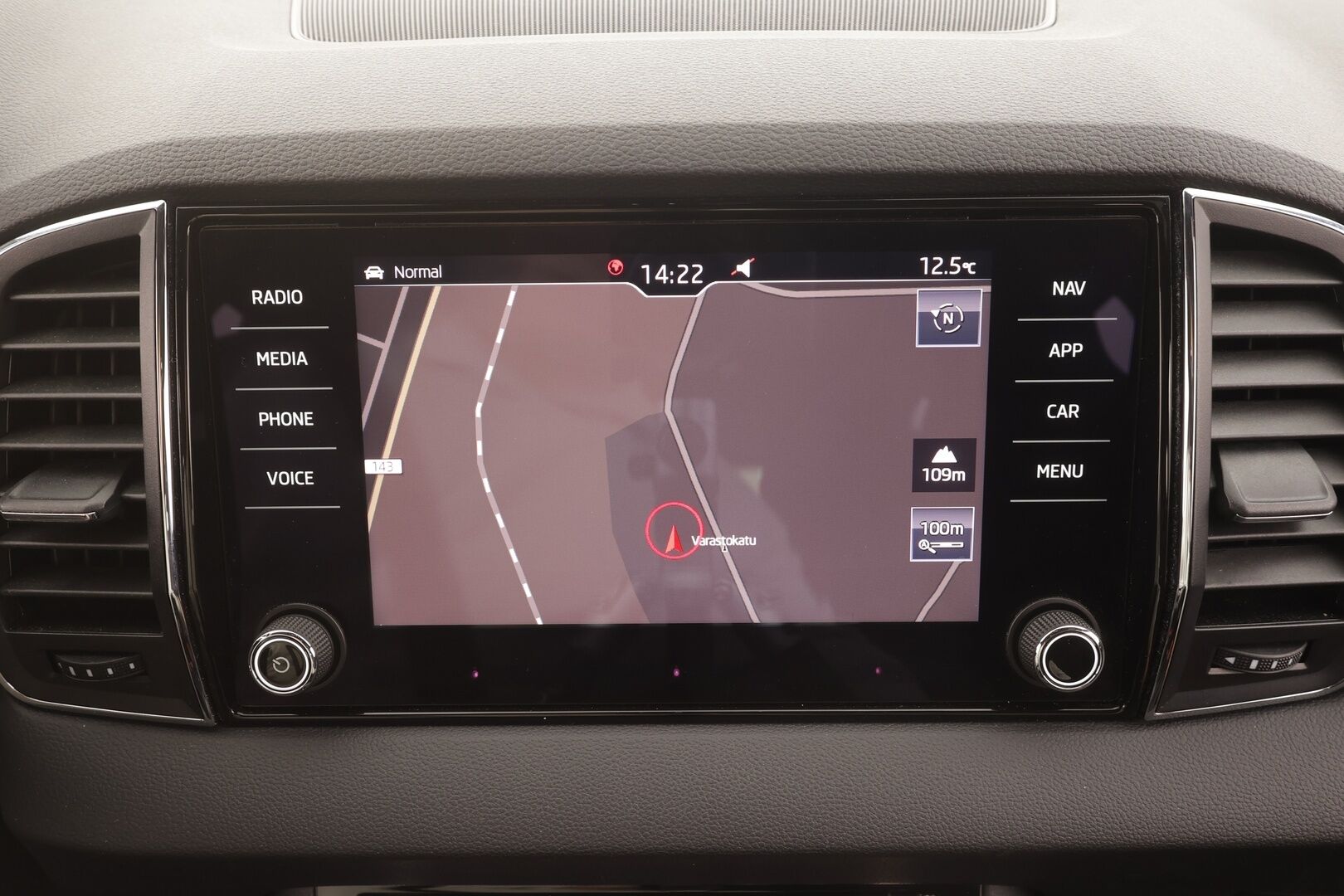 Skoda Karoq 2019 2,0 TSI 4x4 SportLine DSG Autom. - Webasto | Koukku | Canton | ACC | LED | P.Kamera | Navi | Kaistavahti | Katveavustin | Keyless | Kahdet renkaat |