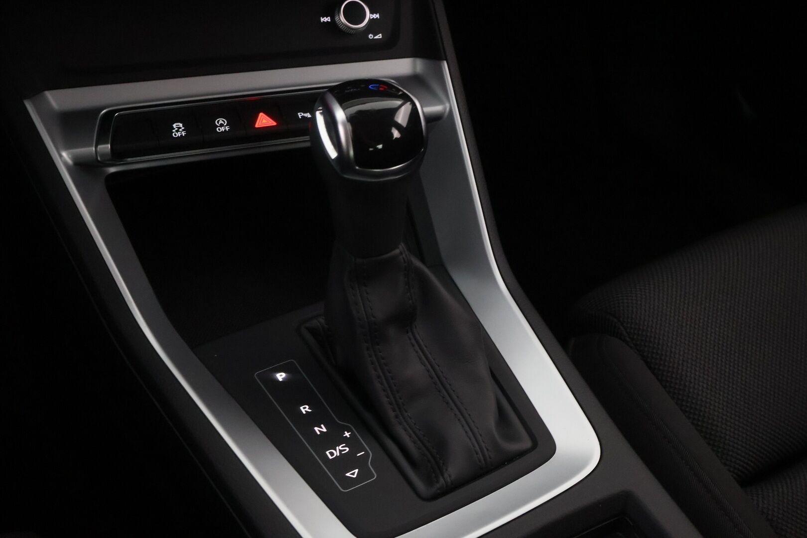 Audi Q3 2020 Business 35 TFSI 110 kW MHEV S tronic - Adapt.Vakkari | Digimittari | Facelift | Apple&Android | Adapt.LED | Lohko&Sisäpistoke | Navi | 2x Hyvät merkkirenkaat aluvantein!