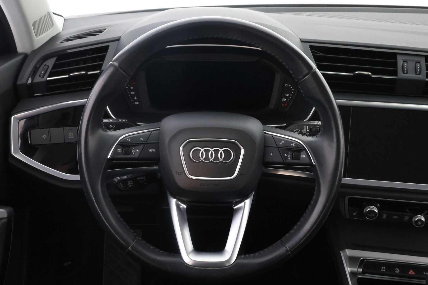 Audi Q3 2020 Business 35 TFSI 110 kW MHEV S tronic - Adapt.Vakkari | Digimittari | Facelift | Apple&Android | Adapt.LED | Lohko&Sisäpistoke | Navi | 2x Hyvät merkkirenkaat aluvantein!