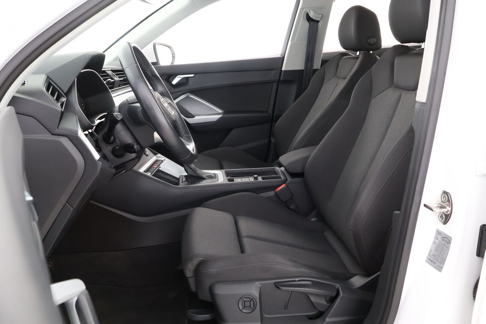 Audi Q3 2020 Business 35 TFSI 110 kW MHEV S tronic - Adapt.Vakkari | Digimittari | Facelift | Apple&Android | Adapt.LED | Lohko&Sisäpistoke | Navi | 2x Hyvät merkkirenkaat aluvantein!