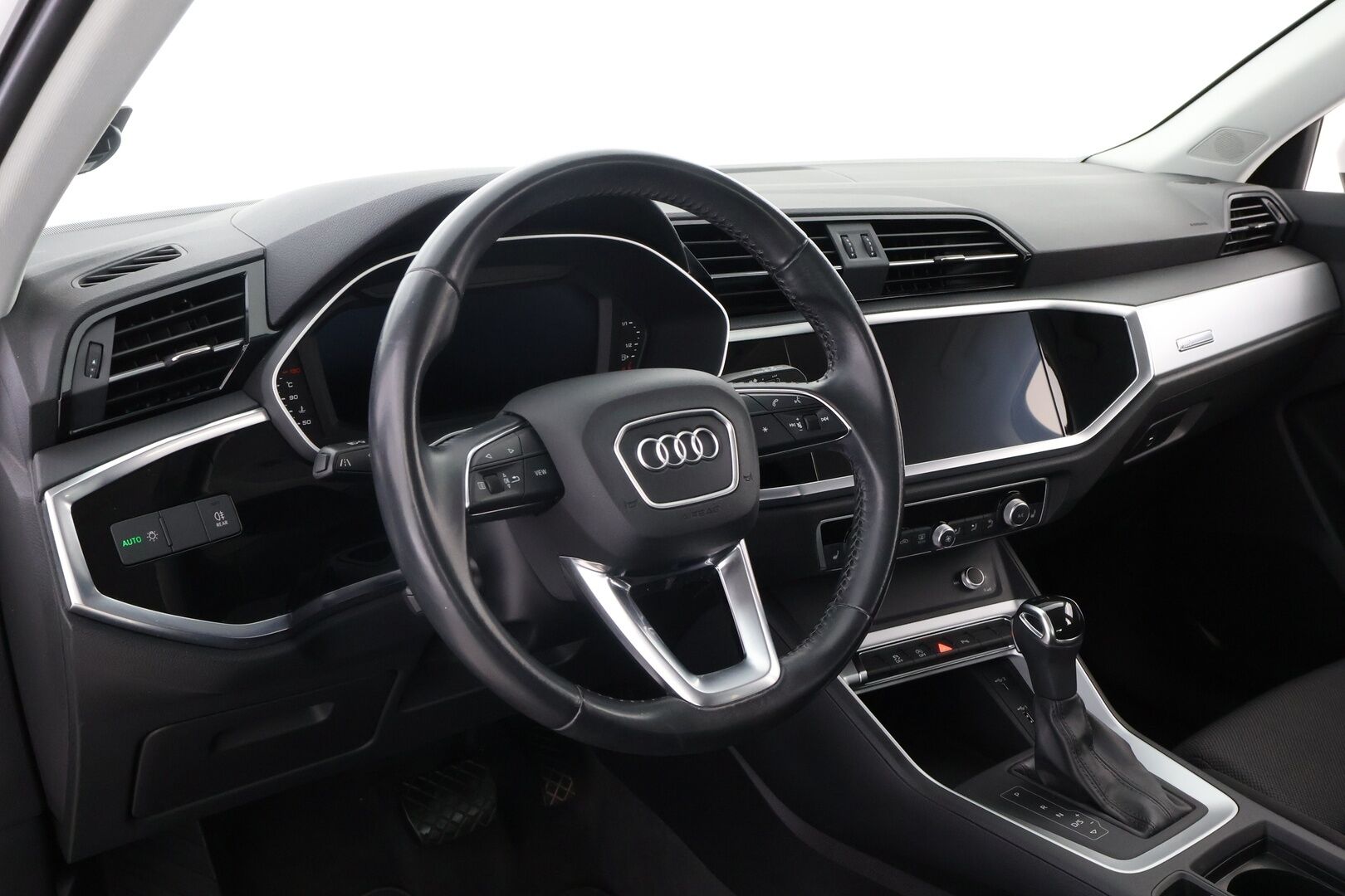 Audi Q3 2020 Business 35 TFSI 110 kW MHEV S tronic - Adapt.Vakkari | Digimittari | Facelift | Apple&Android | Adapt.LED | Lohko&Sisäpistoke | Navi | 2x Hyvät merkkirenkaat aluvantein!