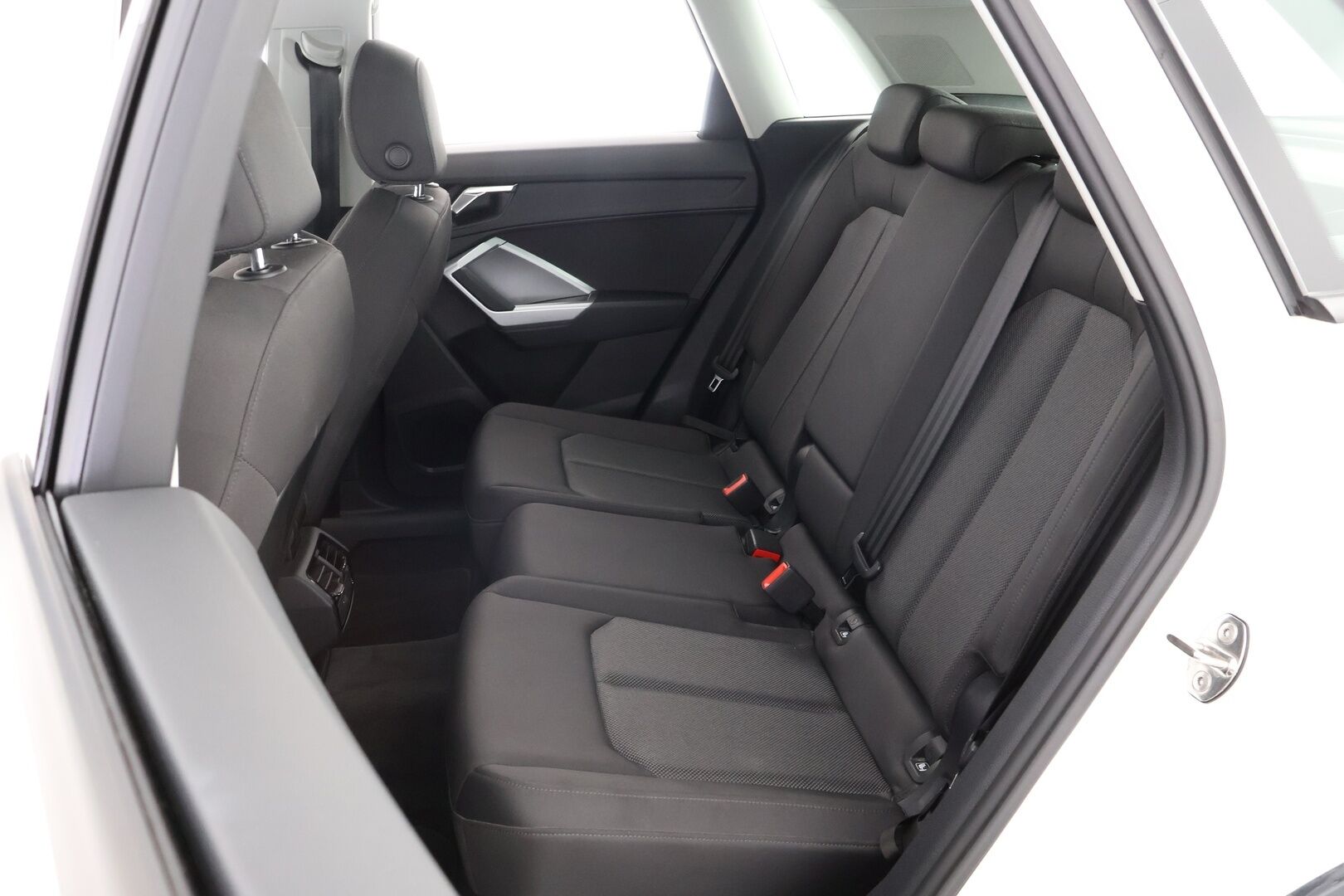 Audi Q3 2020 Business 35 TFSI 110 kW MHEV S tronic - Adapt.Vakkari | Digimittari | Facelift | Apple&Android | Adapt.LED | Lohko&Sisäpistoke | Navi | 2x Hyvät merkkirenkaat aluvantein!