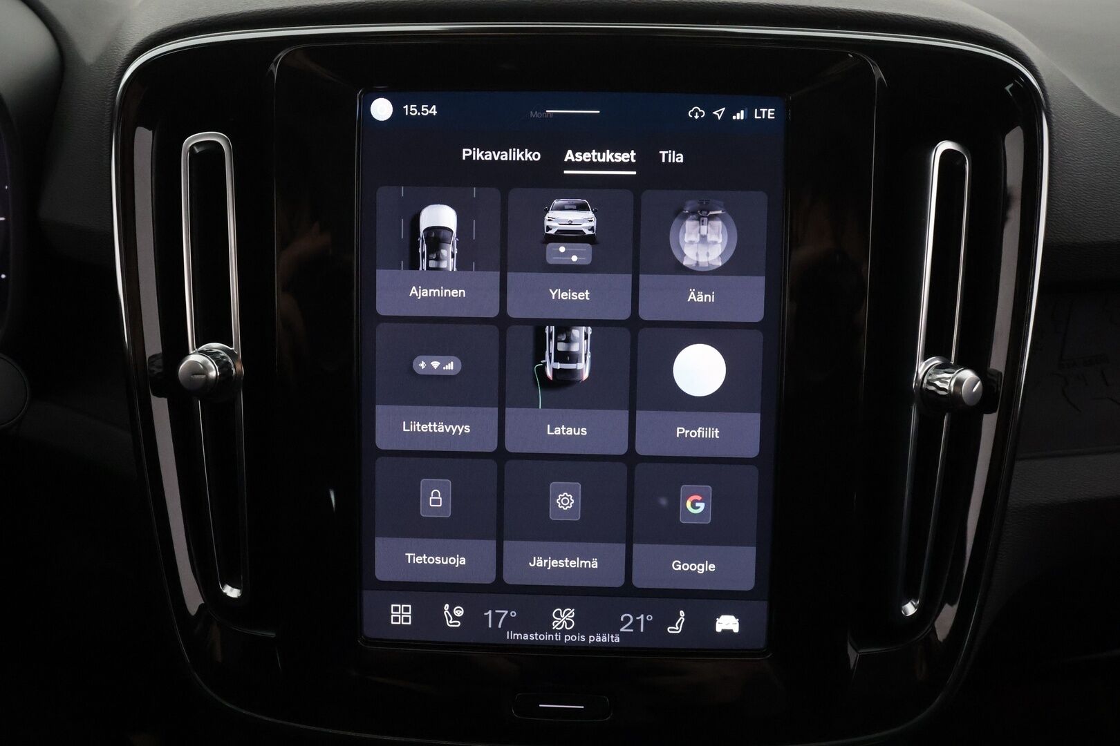 Volvo C40 2023 Recharge Single Plus aut - | ACC | ILP | Koukku | Lasikatto | LED | High Performance audio | Muistipenkki | P.kamera | Keyless | Apple&Android | 1.Om Suomi-auto | Kahdet Renkaat |