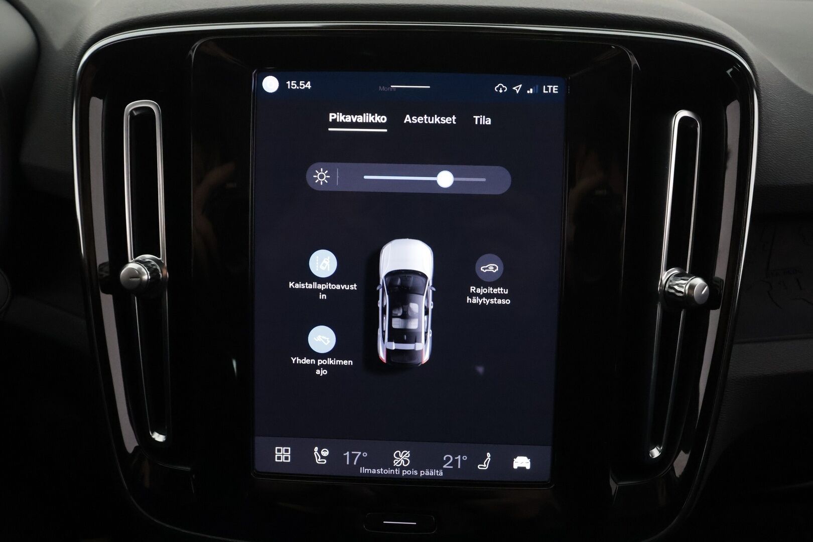 Volvo C40 2023 Recharge Single Plus aut - | ACC | ILP | Koukku | Lasikatto | LED | High Performance audio | Muistipenkki | P.kamera | Keyless | Apple&Android | 1.Om Suomi-auto | Kahdet Renkaat |