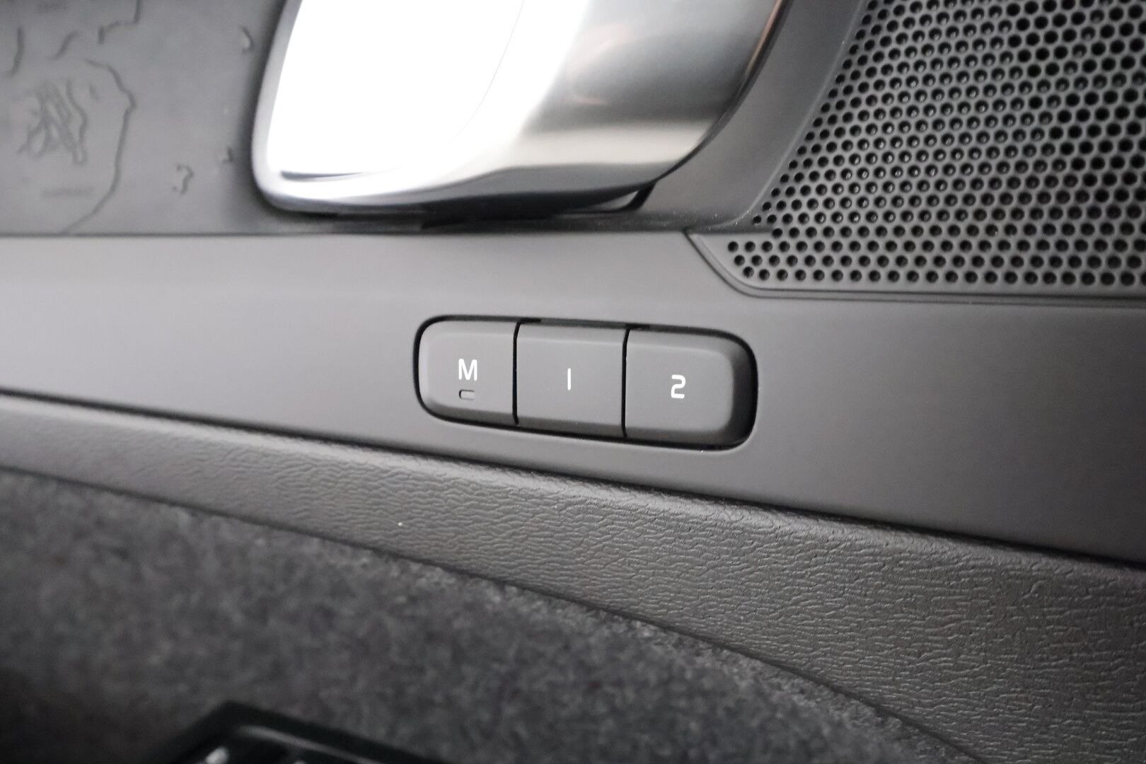 Volvo C40 2023 Recharge Single Plus aut - | ACC | ILP | Koukku | Lasikatto | LED | High Performance audio | Muistipenkki | P.kamera | Keyless | Apple&Android | 1.Om Suomi-auto | Kahdet Renkaat |