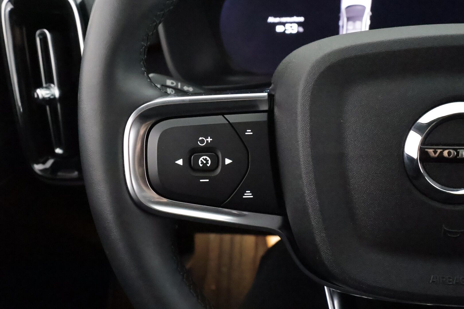 Volvo C40 2023 Recharge Single Plus aut - | ACC | ILP | Koukku | Lasikatto | LED | High Performance audio | Muistipenkki | P.kamera | Keyless | Apple&Android | 1.Om Suomi-auto | Kahdet Renkaat |