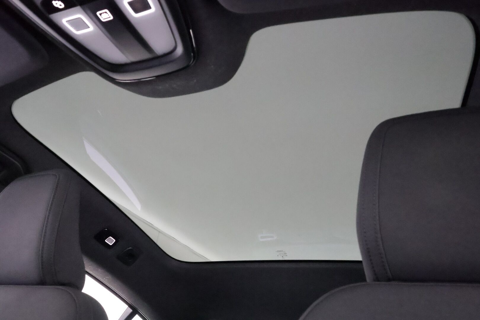 Volvo C40 2023 Recharge Single Plus aut - | ACC | ILP | Koukku | Lasikatto | LED | High Performance audio | Muistipenkki | P.kamera | Keyless | Apple&Android | 1.Om Suomi-auto | Kahdet Renkaat |
