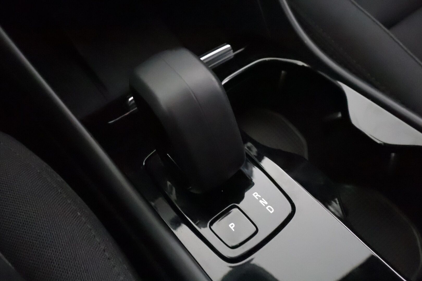 Volvo C40 2023 Recharge Single Plus aut - | ACC | ILP | Koukku | Lasikatto | LED | High Performance audio | Muistipenkki | P.kamera | Keyless | Apple&Android | 1.Om Suomi-auto | Kahdet Renkaat |