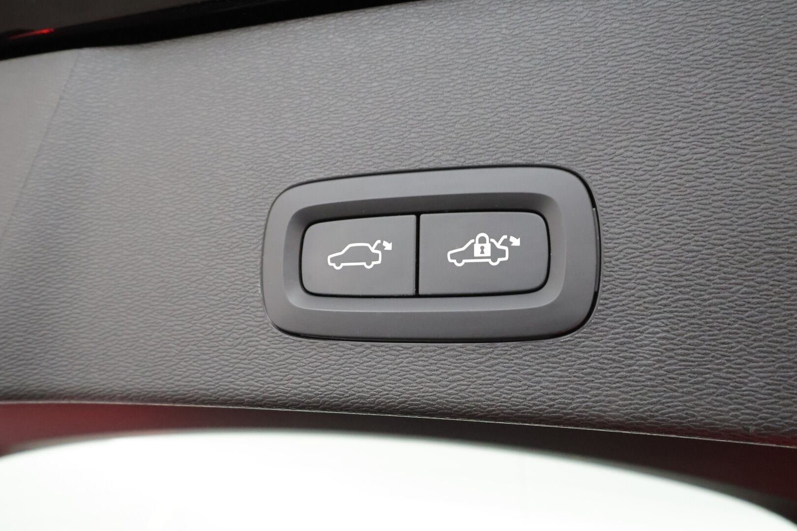 Volvo C40 2023 Recharge Single Plus aut - | ACC | ILP | Koukku | Lasikatto | LED | High Performance audio | Muistipenkki | P.kamera | Keyless | Apple&Android | 1.Om Suomi-auto | Kahdet Renkaat |
