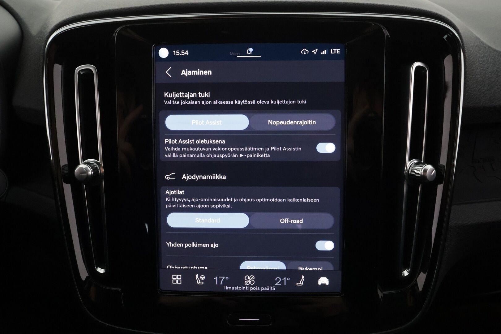 Volvo C40 2023 Recharge Single Plus aut - | ACC | ILP | Koukku | Lasikatto | LED | High Performance audio | Muistipenkki | P.kamera | Keyless | Apple&Android | 1.Om Suomi-auto | Kahdet Renkaat |