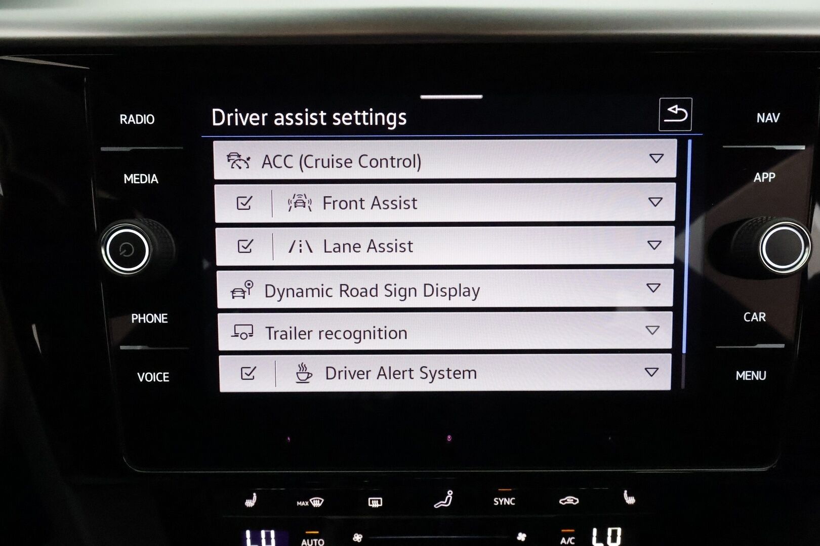 Volkswagen Arteon 2022 Shooting Brake R-Line eHybrid 160 kW DSG-autom. **Adapt.vakkari / Webasto / Koukku / Digimittaristo / Navi** - Kahdet renkaat aluvanteilla / LED / Nahka-Alcantara / KeylessGo
