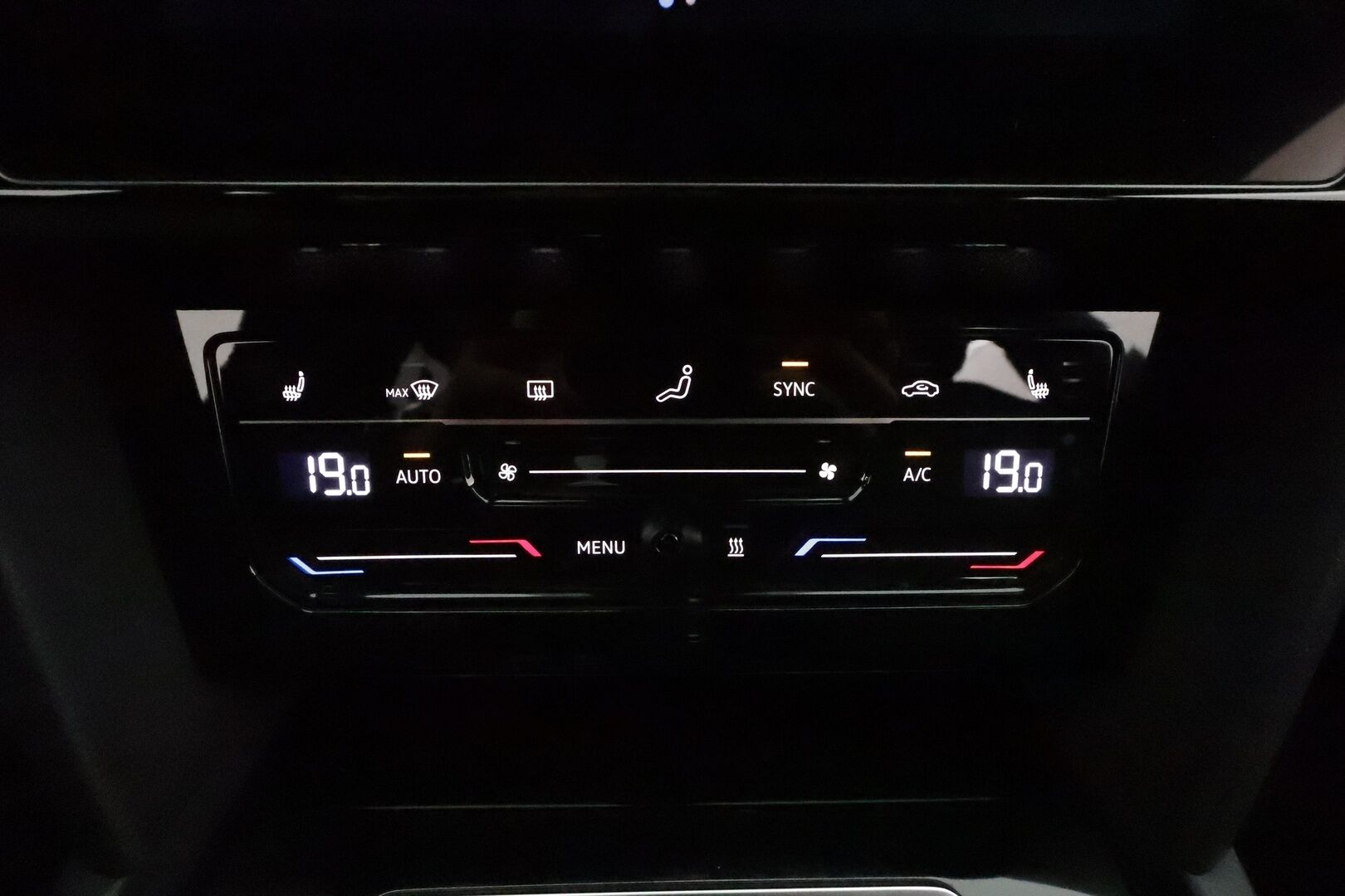 Volkswagen Arteon 2022 Shooting Brake R-Line eHybrid 160 kW DSG-autom. **Adapt.vakkari / Webasto / Koukku / Digimittaristo / Navi** - Kahdet renkaat aluvanteilla / LED / Nahka-Alcantara / KeylessGo