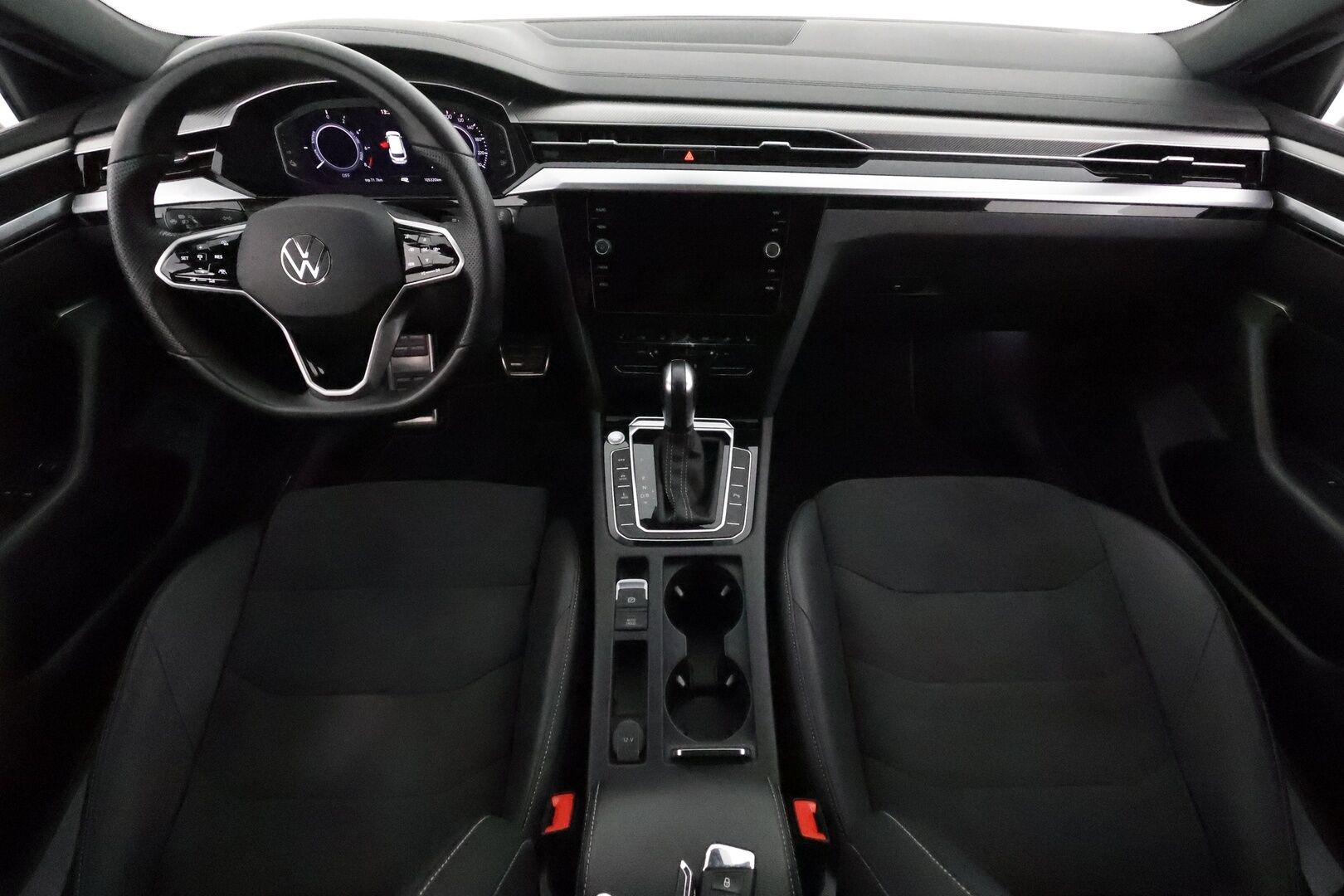 Volkswagen Arteon 2022 Shooting Brake R-Line eHybrid 160 kW DSG-autom. **Adapt.vakkari / Webasto / Koukku / Digimittaristo / Navi** - Kahdet renkaat aluvanteilla / LED / Nahka-Alcantara / KeylessGo