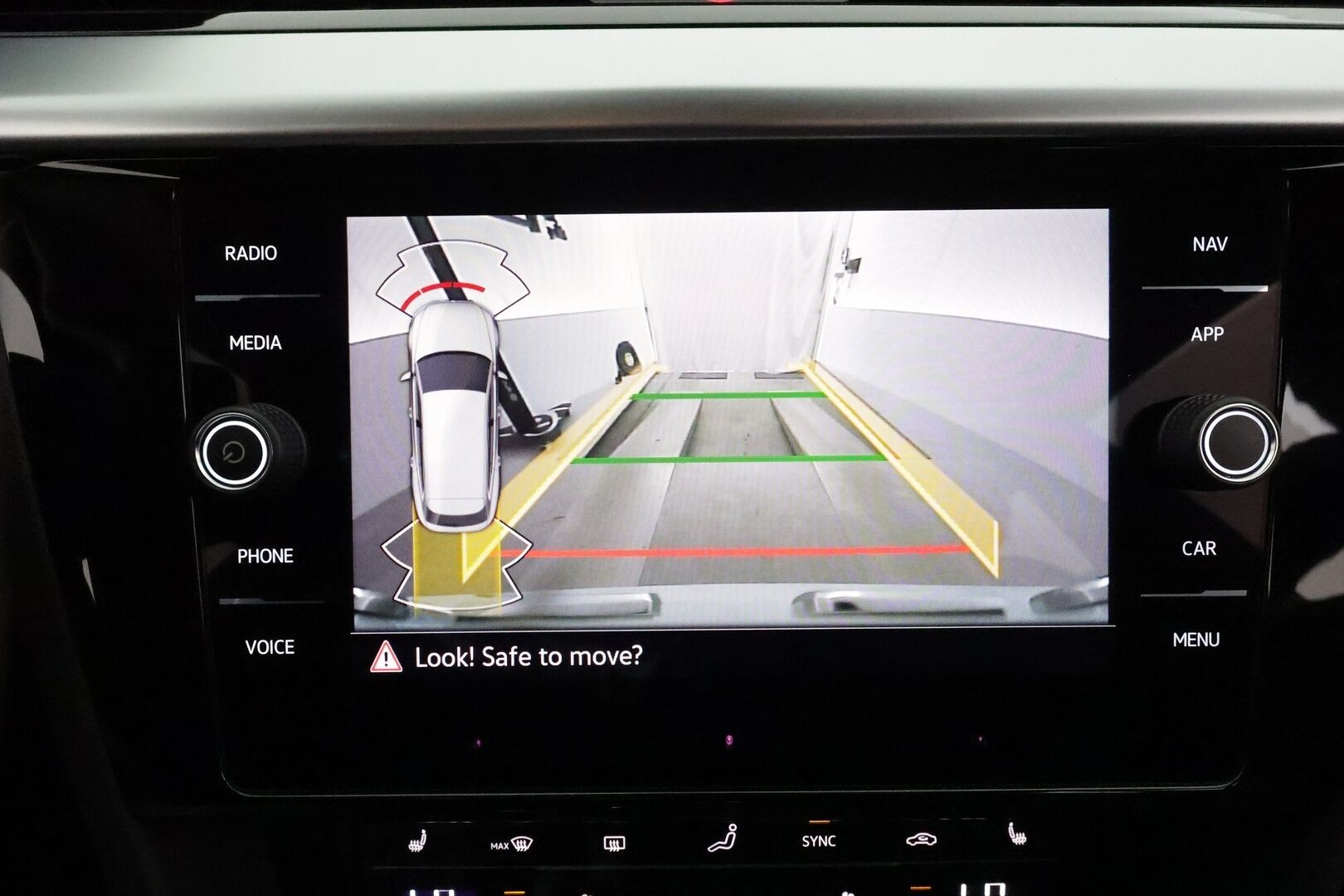 Volkswagen Arteon 2022 Shooting Brake R-Line eHybrid 160 kW DSG-autom. **Adapt.vakkari / Webasto / Koukku / Digimittaristo / Navi** - Kahdet renkaat aluvanteilla / LED / Nahka-Alcantara / KeylessGo