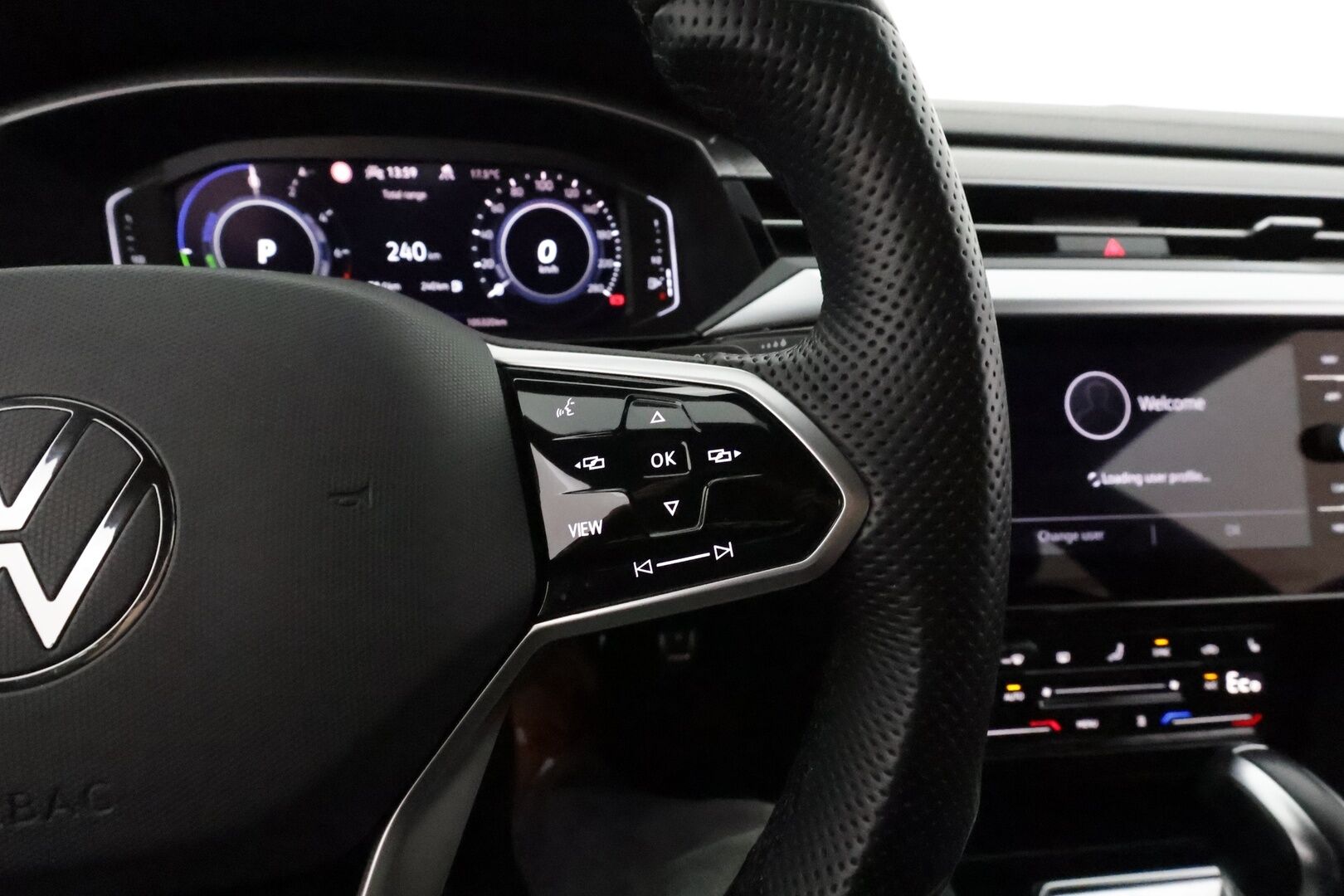 Volkswagen Arteon 2022 Shooting Brake R-Line eHybrid 160 kW DSG-autom. **Adapt.vakkari / Webasto / Koukku / Digimittaristo / Navi** - Kahdet renkaat aluvanteilla / LED / Nahka-Alcantara / KeylessGo