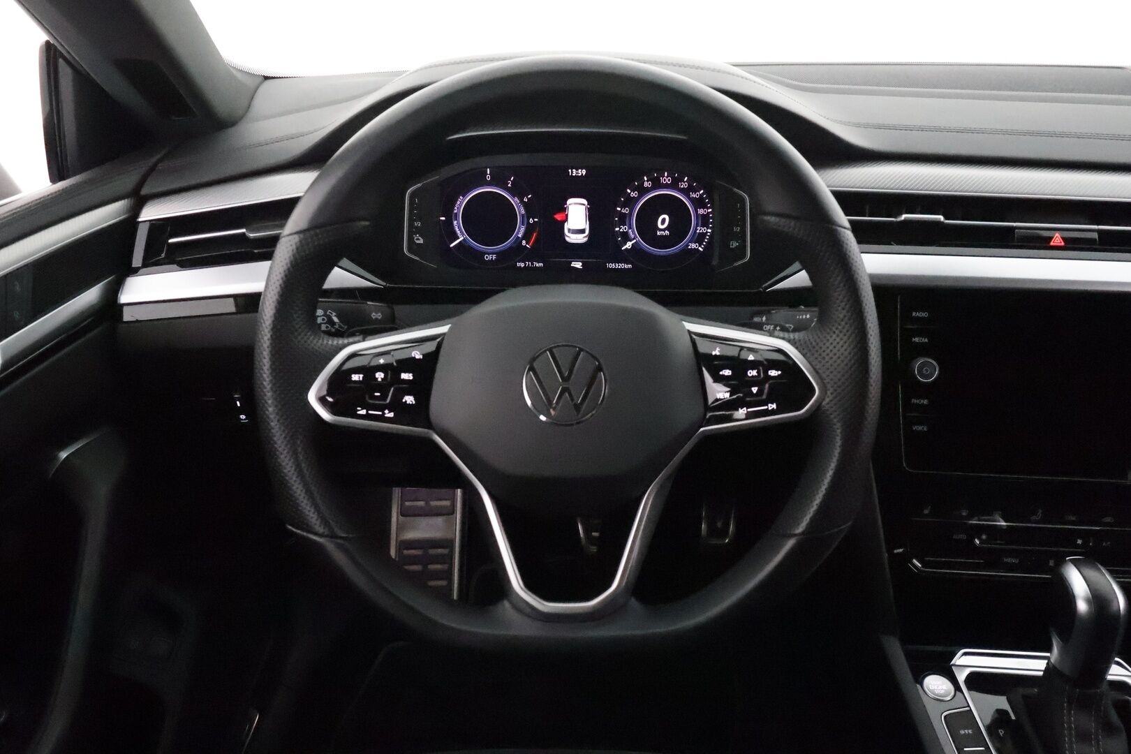 Volkswagen Arteon 2022 Shooting Brake R-Line eHybrid 160 kW DSG-autom. **Adapt.vakkari / Webasto / Koukku / Digimittaristo / Navi** - Kahdet renkaat aluvanteilla / LED / Nahka-Alcantara / KeylessGo