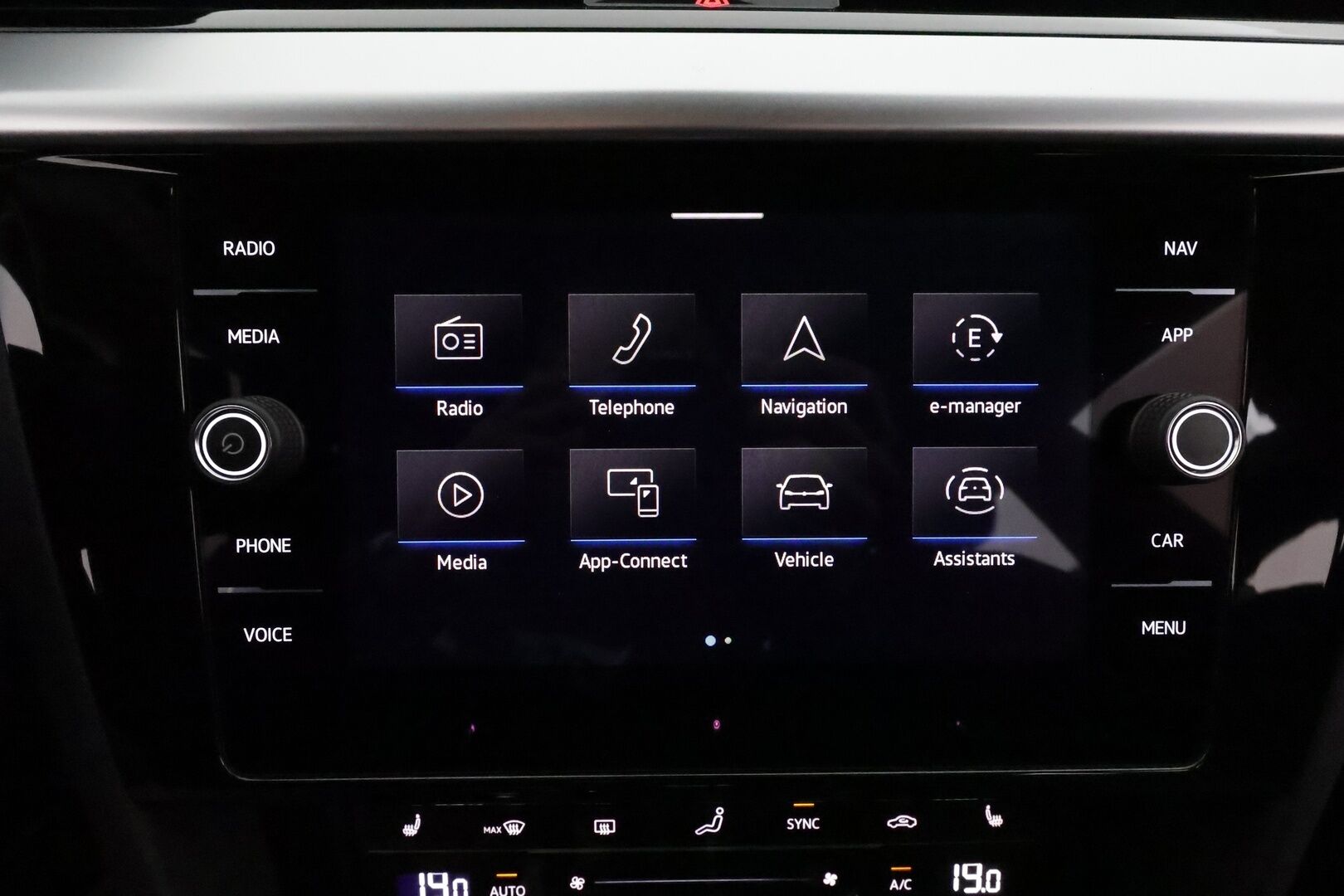 Volkswagen Arteon 2022 Shooting Brake R-Line eHybrid 160 kW DSG-autom. **Adapt.vakkari / Webasto / Koukku / Digimittaristo / Navi** - Kahdet renkaat aluvanteilla / LED / Nahka-Alcantara / KeylessGo