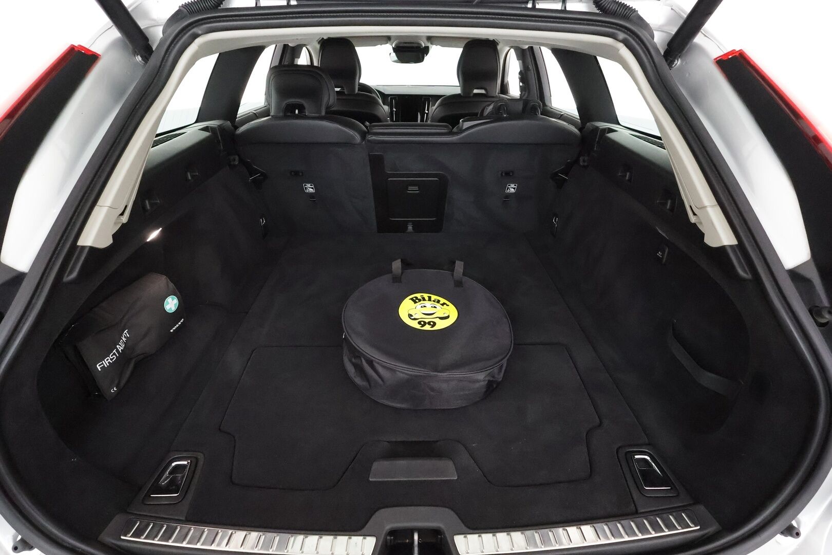 Volvo V90 2020 T8 Inscription ** Webasto / Adapt.Vakkari / P.Tutkat / LED-valot / Sporttipenkki Muistilla / Navi / KeylessGO ** - 2x Renkaat / Merkkihuollettu / Akku Kuntotarkistettu!