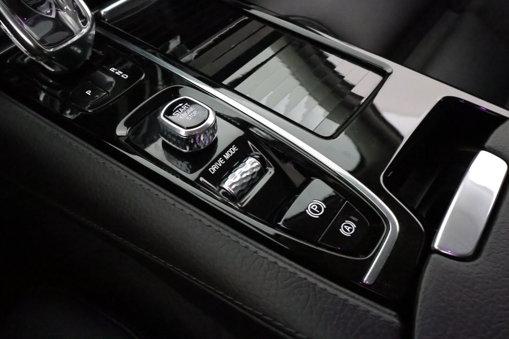 Volvo V90 2020 T8 Inscription ** Webasto / Adapt.Vakkari / P.Tutkat / LED-valot / Sporttipenkki Muistilla / Navi / KeylessGO ** - 2x Renkaat / Merkkihuollettu / Akku Kuntotarkistettu!
