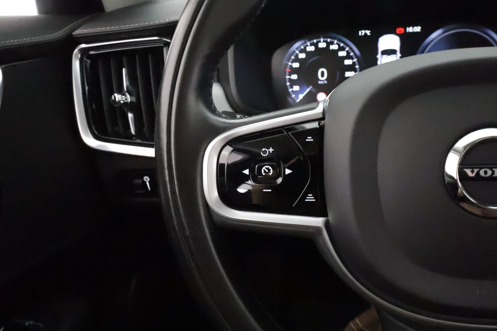 Volvo V90 2020 T8 Inscription ** Webasto / Adapt.Vakkari / P.Tutkat / LED-valot / Sporttipenkki Muistilla / Navi / KeylessGO ** - 2x Renkaat / Merkkihuollettu / Akku Kuntotarkistettu!
