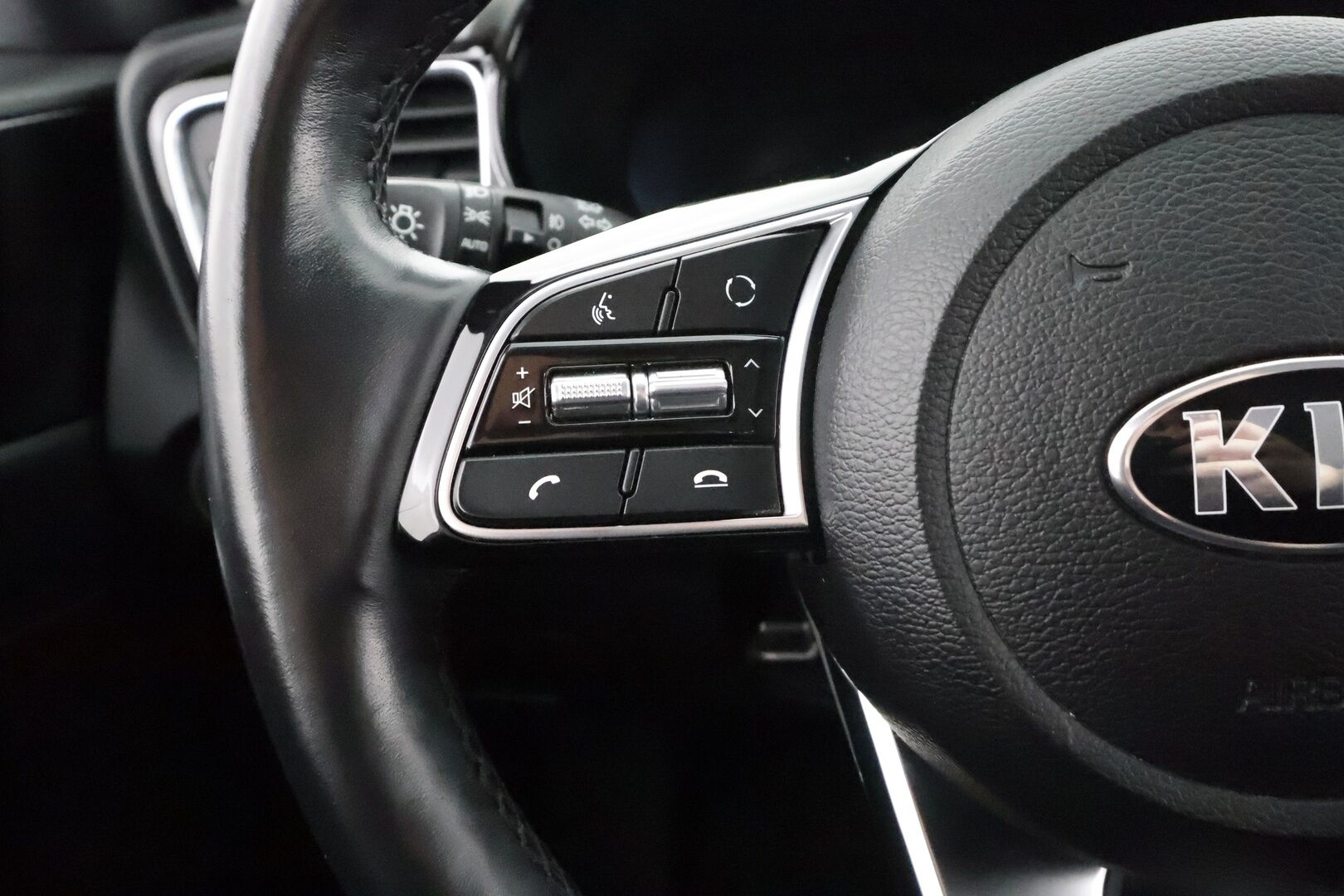 KIA XCEED 2021 1,6 GDI Plug-In Hybrid Business Premium Edition DCT * ACC / LED / P.Kamera / Navi / Kaistavahti / Keyless * - 2x Latauskaapelit / Kahdet renkaat 