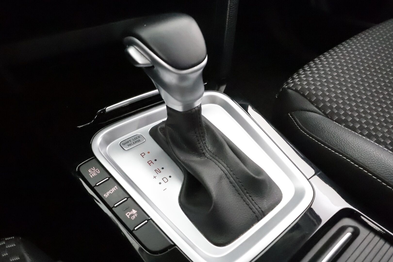 KIA XCEED 2021 1,6 GDI Plug-In Hybrid Business Premium Edition DCT * ACC / LED / P.Kamera / Navi / Kaistavahti / Keyless * - 2x Latauskaapelit / Kahdet renkaat 