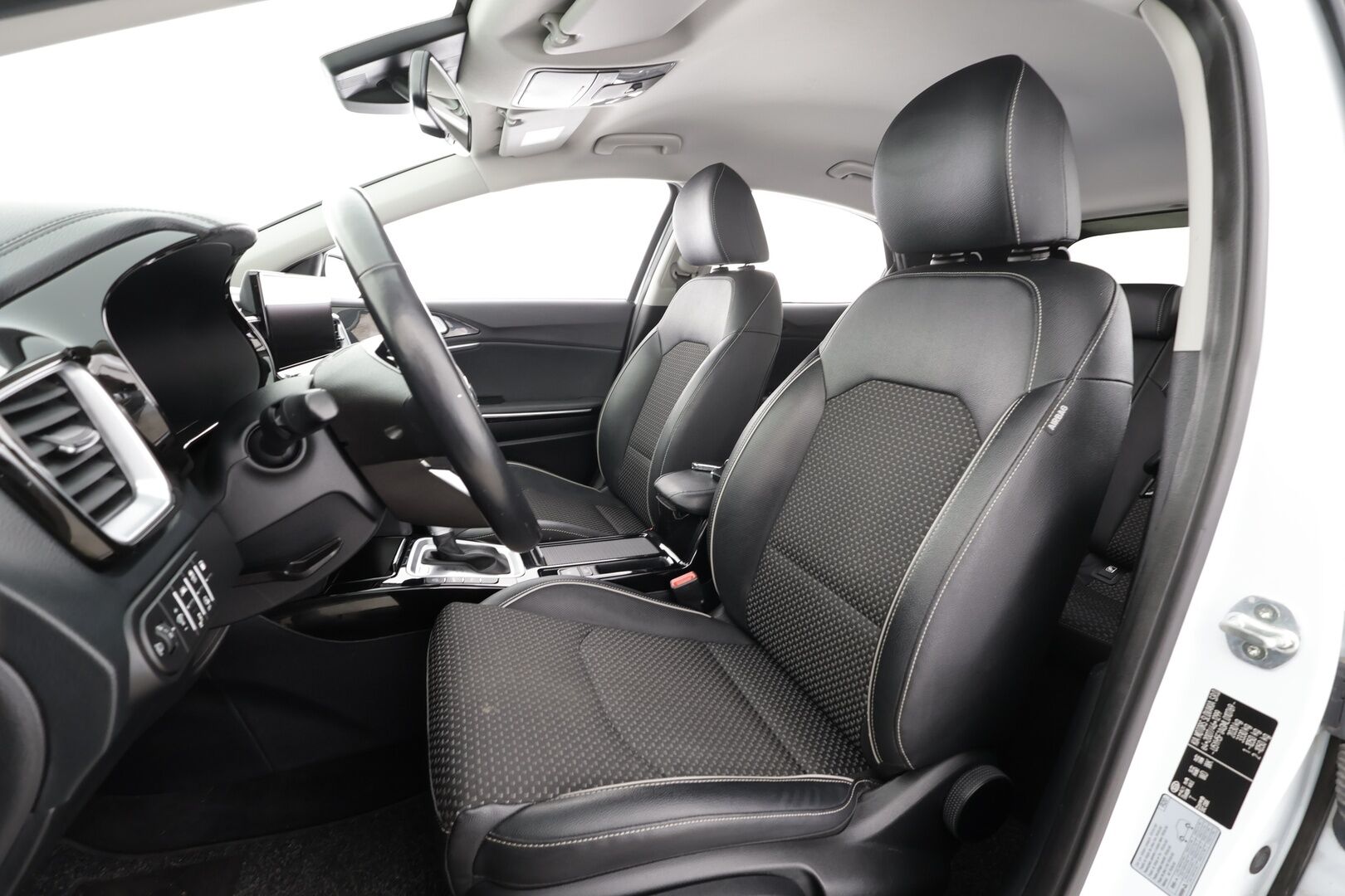 KIA XCEED 2021 1,6 GDI Plug-In Hybrid Business Premium Edition DCT * ACC / LED / P.Kamera / Navi / Kaistavahti / Keyless * - 2x Latauskaapelit / Kahdet renkaat 