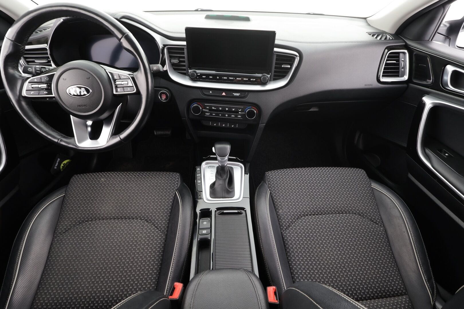 KIA XCEED 2021 1,6 GDI Plug-In Hybrid Business Premium Edition DCT * ACC / LED / P.Kamera / Navi / Kaistavahti / Keyless * - 2x Latauskaapelit / Kahdet renkaat 