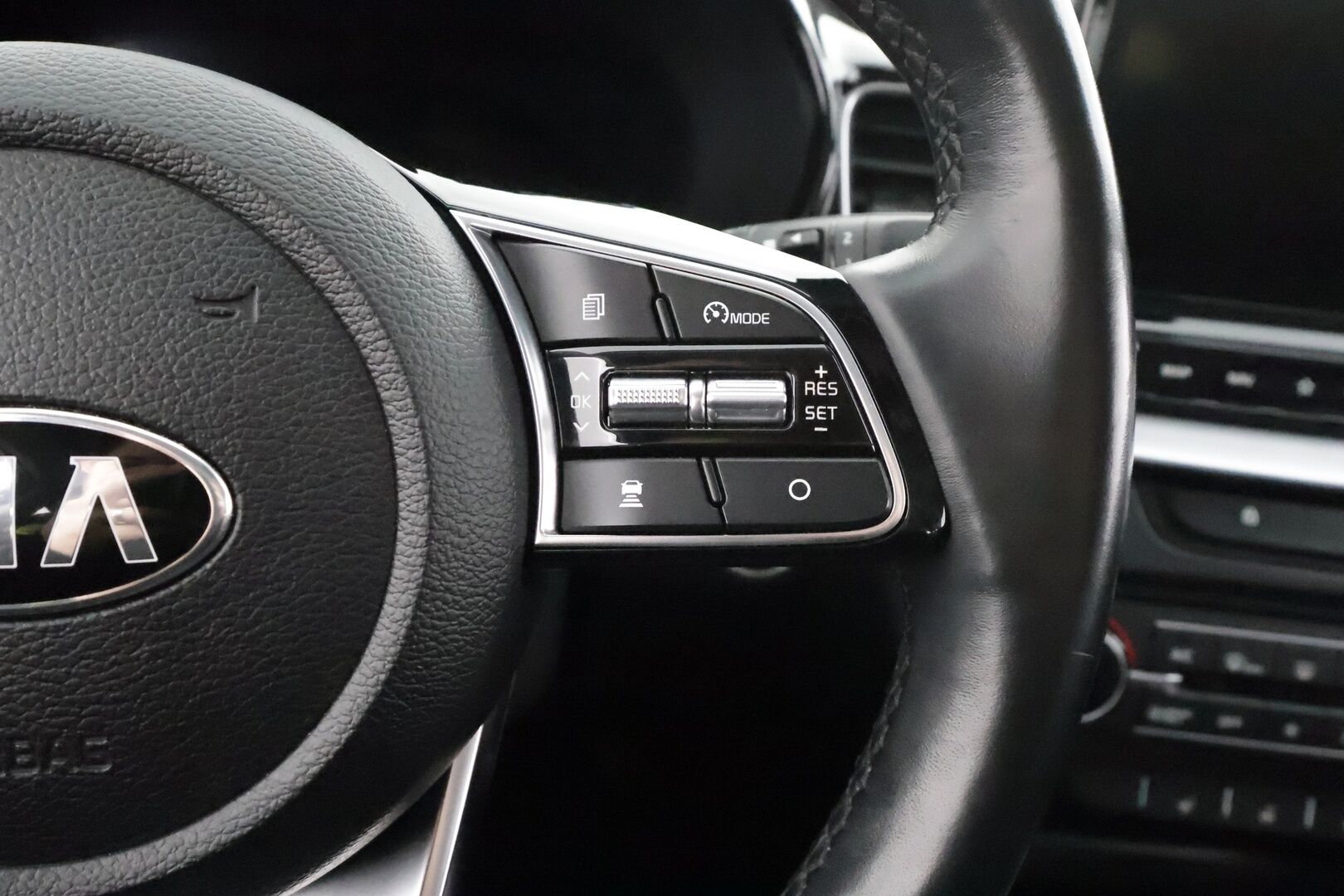 KIA XCEED 2021 1,6 GDI Plug-In Hybrid Business Premium Edition DCT * ACC / LED / P.Kamera / Navi / Kaistavahti / Keyless * - 2x Latauskaapelit / Kahdet renkaat 