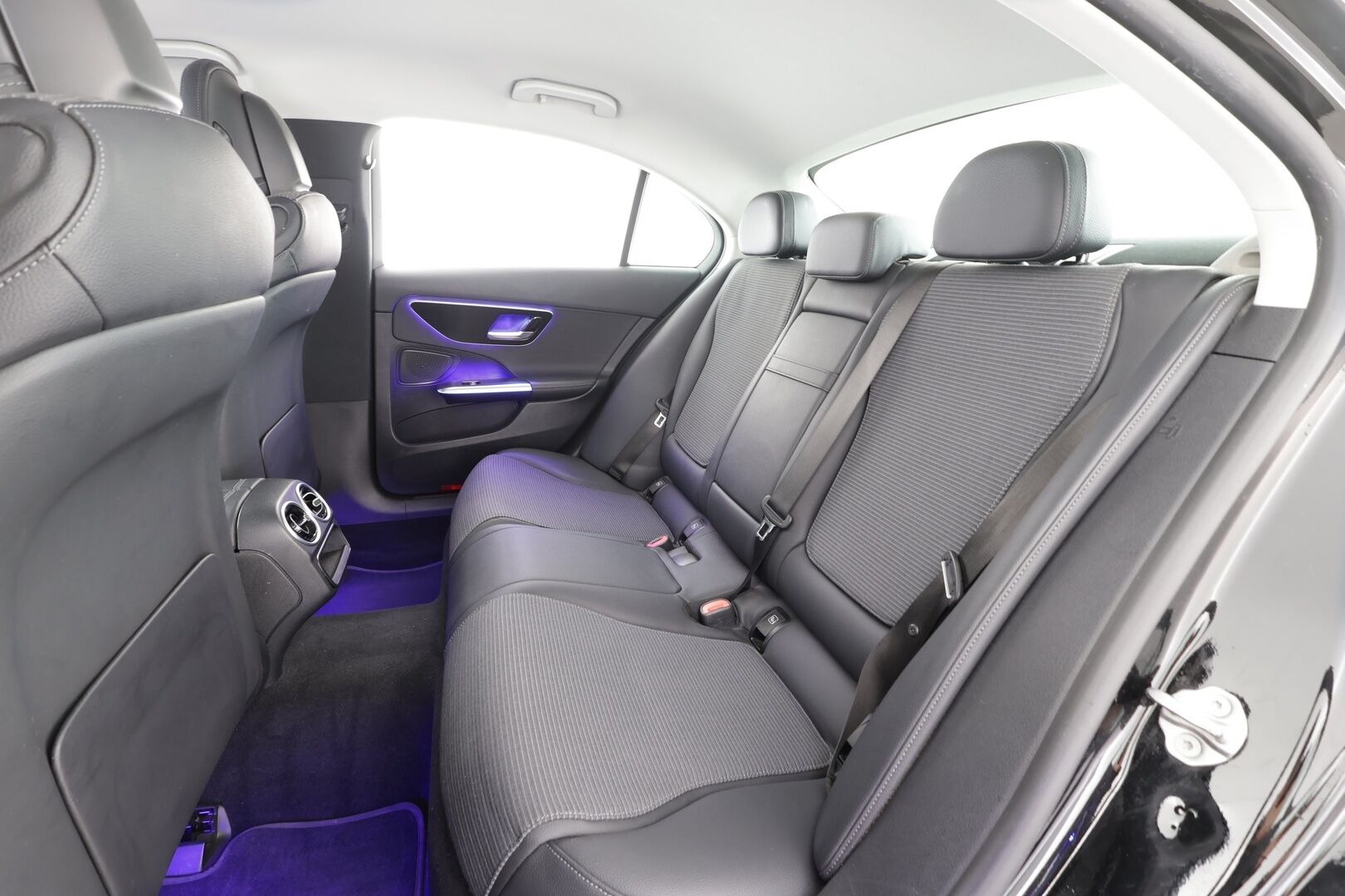 Mercedes-Benz C 2023 180 A Business - | Vakkari | Koukku | High Performance LED | Burmester | Osasähköt | P.Kamera | Puolinahat | 1.Om Suomi-auto | Kahdet Renkaat |