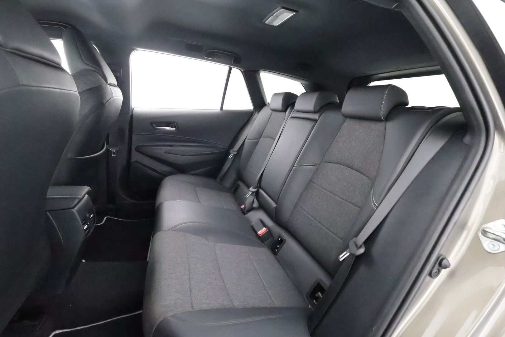 Toyota Corolla 2023 Touring Sports 1,8 Hybrid Launch Edition - | ACC | LED | P.Kamera | Puolinahat | Navi | Kaistavahti | PDA | Keyless | Facelift | Digimittaristo | 1-om Suomi-auto | Kahdet renkaat | Merkkihuollot |