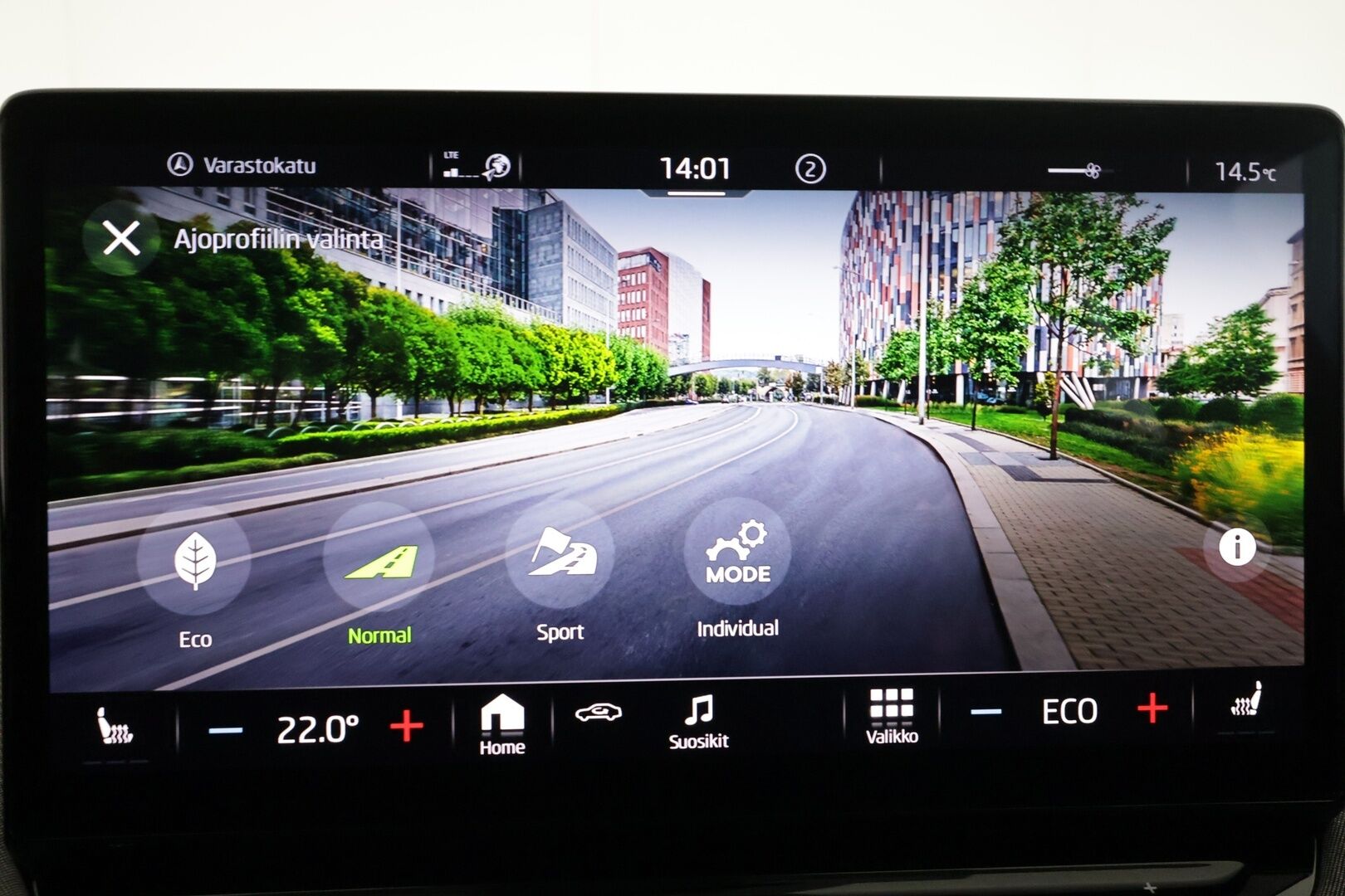 Skoda Enyaq 2023 80 Style iV - | ACC | ILP | Koukku | HUD | Canton | Muistipenkki | Matrix | Travel Assist | P.kamera | Puolinahat | Keyless | Lämm. ratti | 1-om suomiauto | - KORKO VAIN 3,99 %