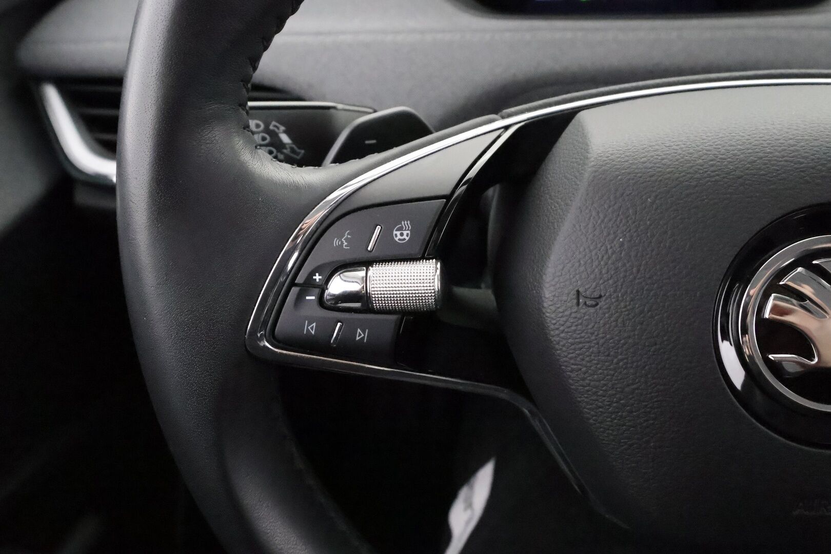 Skoda Enyaq 2023 80 Style iV - | ACC | ILP | Koukku | HUD | Canton | Muistipenkki | Matrix | Travel Assist | P.kamera | Puolinahat | Keyless | Lämm. ratti | 1-om suomiauto | - KORKO VAIN 3,99 %