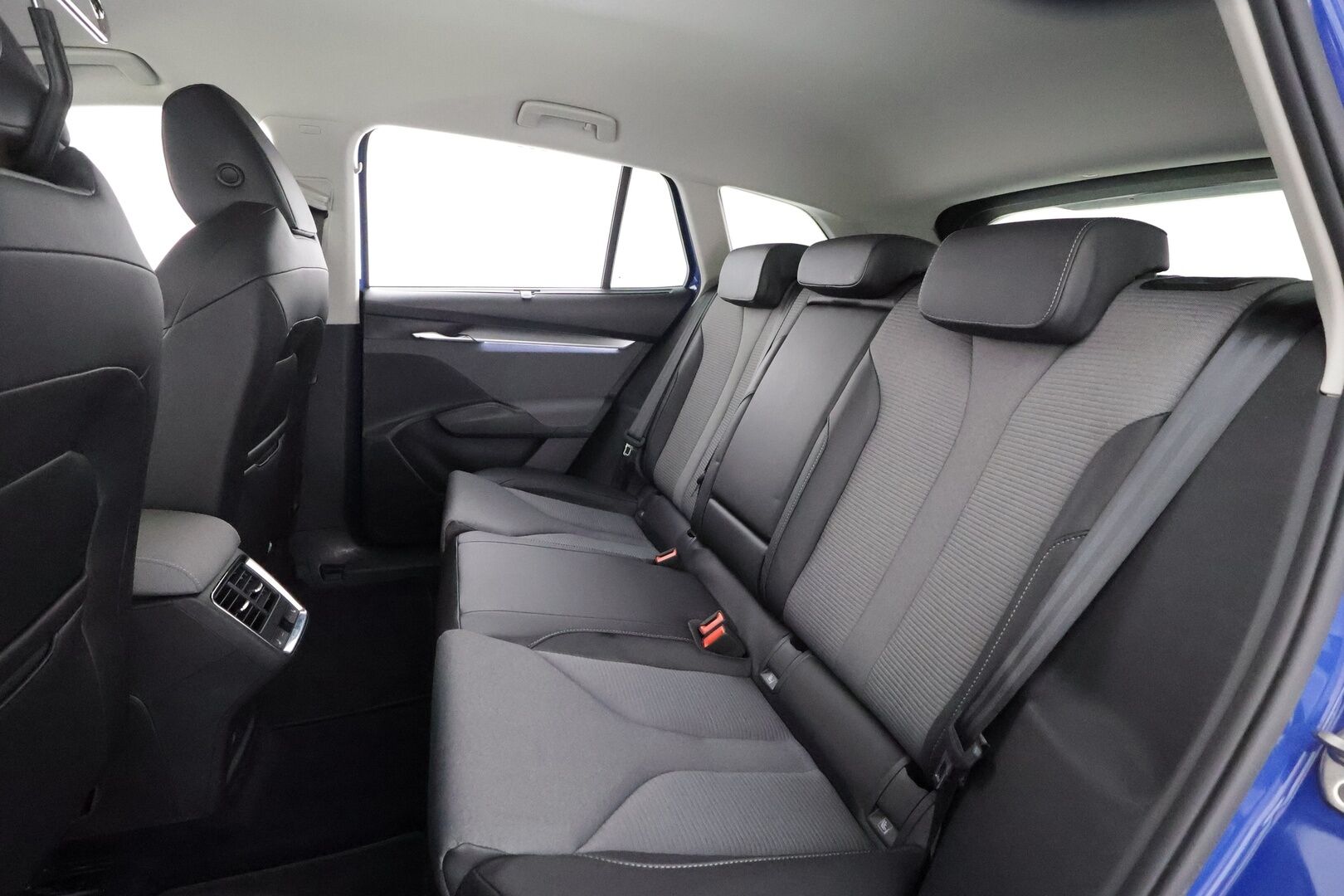Skoda Enyaq 2023 80 Style iV - | ACC | ILP | Koukku | HUD | Canton | Muistipenkki | Matrix | Travel Assist | P.kamera | Puolinahat | Keyless | Lämm. ratti | 1-om suomiauto | - KORKO VAIN 3,99 %