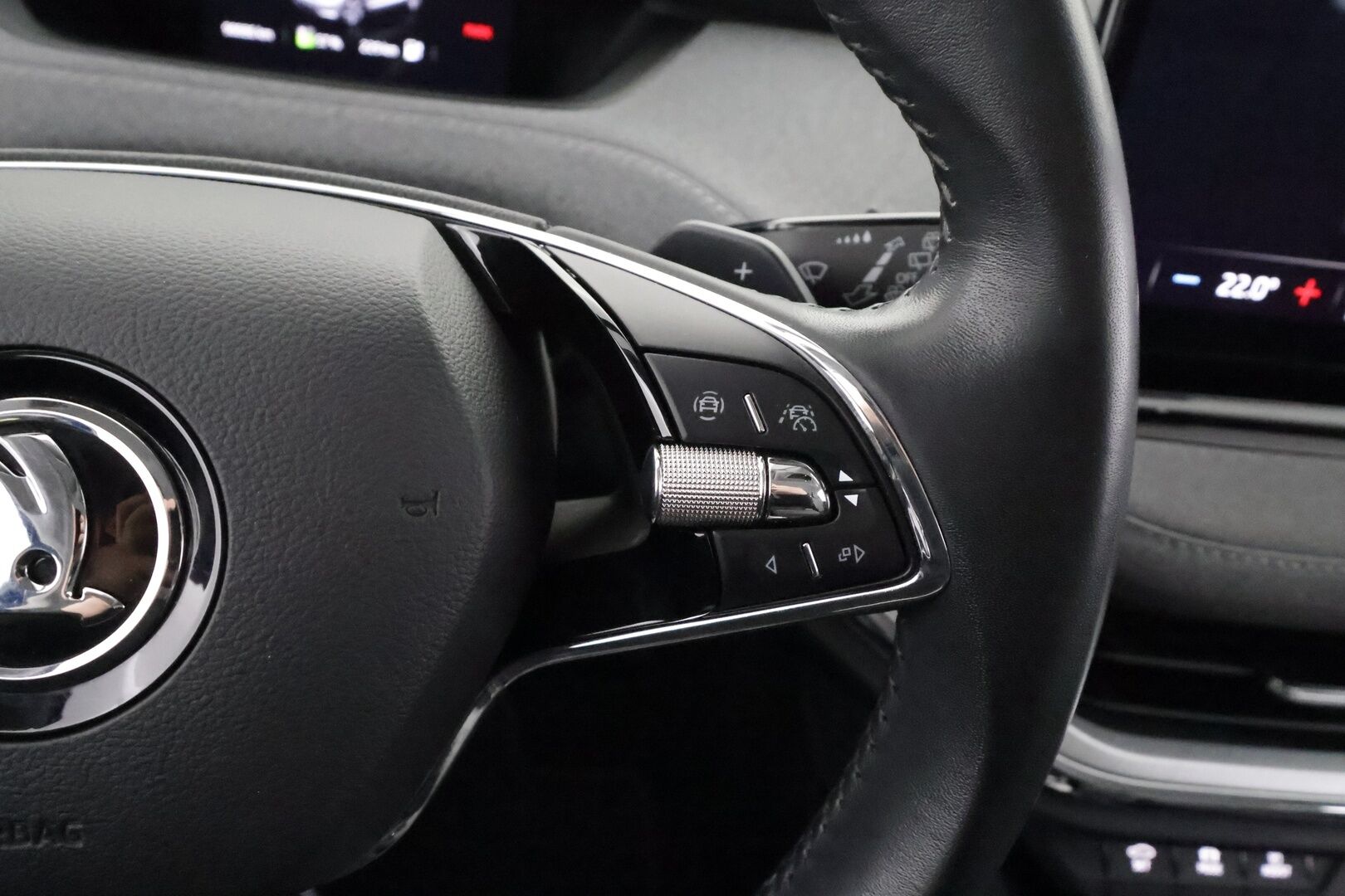 Skoda Enyaq 2023 80 Style iV - | ACC | ILP | Koukku | HUD | Canton | Muistipenkki | Matrix | Travel Assist | P.kamera | Puolinahat | Keyless | Lämm. ratti | 1-om suomiauto | - KORKO VAIN 3,99 %