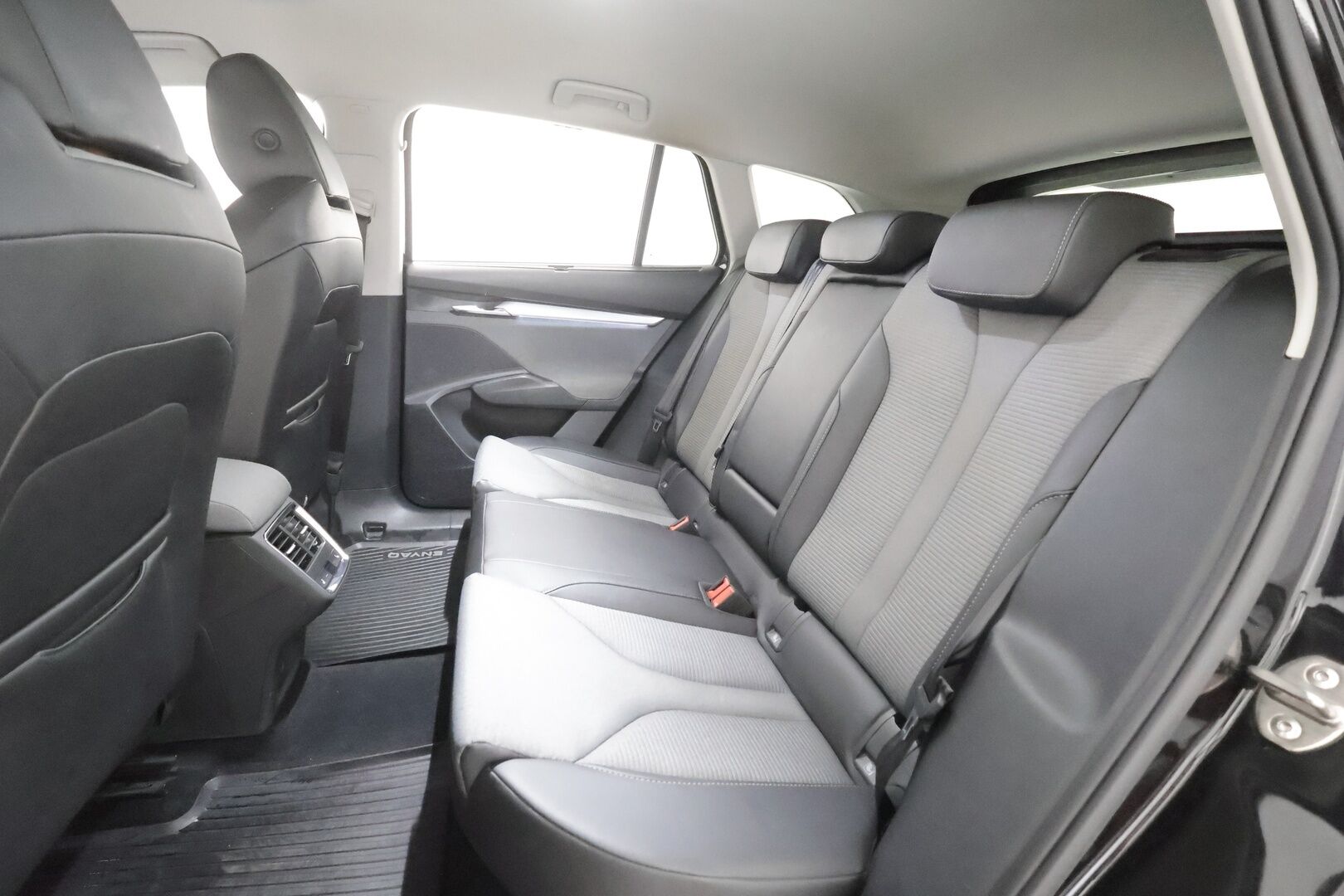 Skoda Enyaq 2023 80 Style iV - | ACC | ILP | Koukku | Skoda crystal Matrix-LED | HUD | Canton | Muistipenkki | Keyless | Puolinahat | Apple&Android | 1.Om Suomi-auto | Kahdet Renkaat |