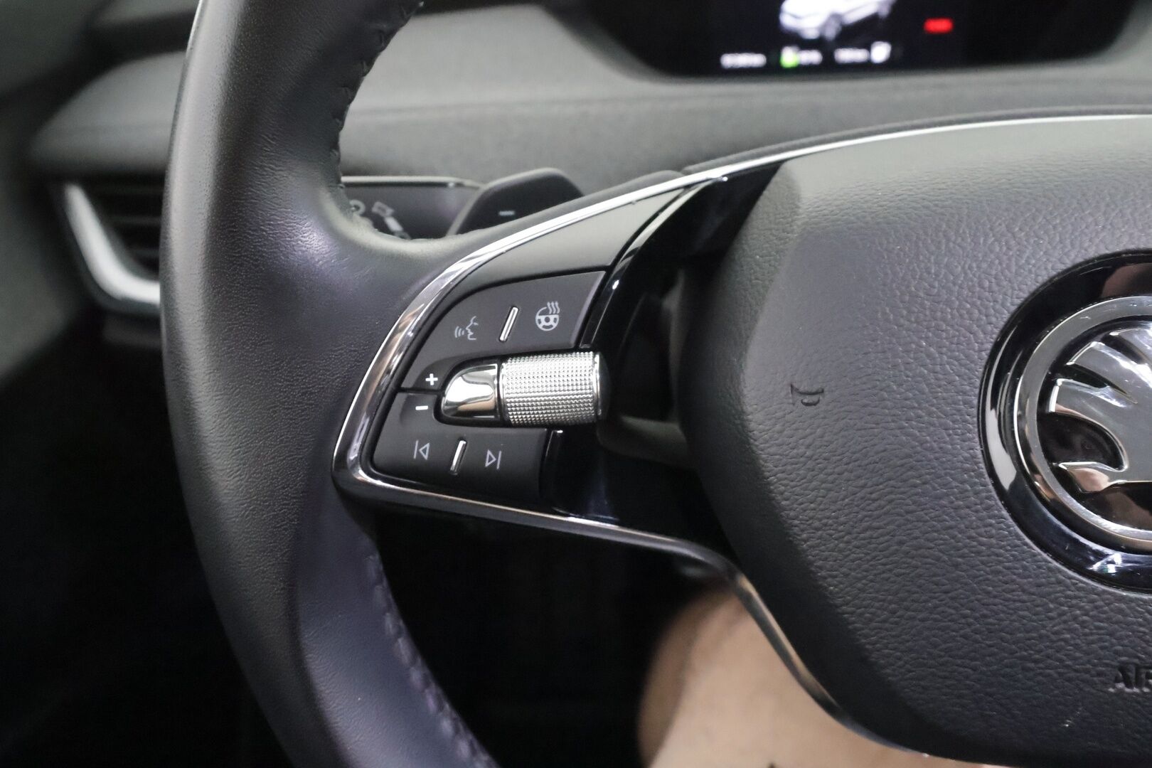 Skoda Enyaq 2023 80 Style iV - | ACC | ILP | Koukku | Skoda crystal Matrix-LED | HUD | Canton | Muistipenkki | Keyless | Puolinahat | Apple&Android | 1.Om Suomi-auto | Kahdet Renkaat |