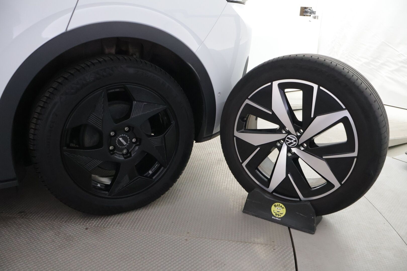 Volkswagen ID.4 2023 82kWh GTX Dual Motor AWD */ Adapt. vakkari / 360°-kamera / IQ-Lights / ILP / Navi / Keyless / Koukku / 2x renkaat /* - Kattavasti varusteltu / Ilmainen kotiintoimitus