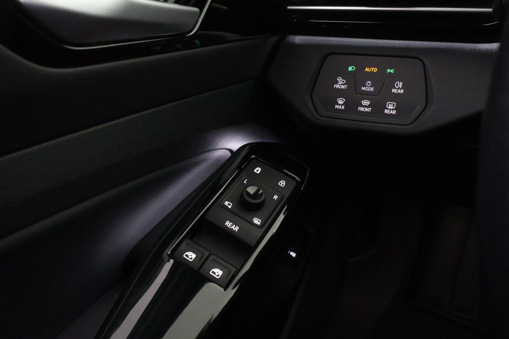 Volkswagen ID.4 2023 82kWh GTX Dual Motor AWD */ Adapt. vakkari / 360°-kamera / IQ-Lights / ILP / Navi / Keyless / Koukku / 2x renkaat /* - Kattavasti varusteltu / Ilmainen kotiintoimitus