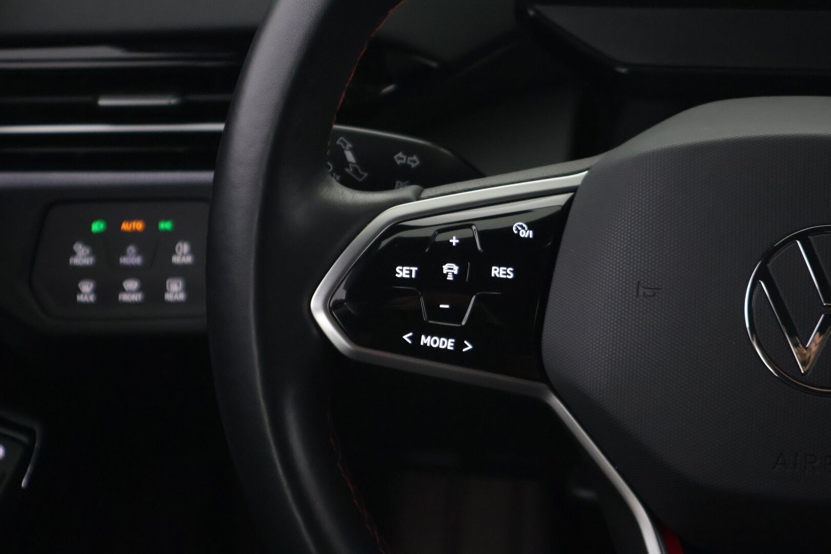 Volkswagen ID.4 2023 82kWh GTX Dual Motor AWD */ Adapt. vakkari / 360°-kamera / IQ-Lights / ILP / Navi / Keyless / Koukku / 2x renkaat /* - Kattavasti varusteltu / Ilmainen kotiintoimitus