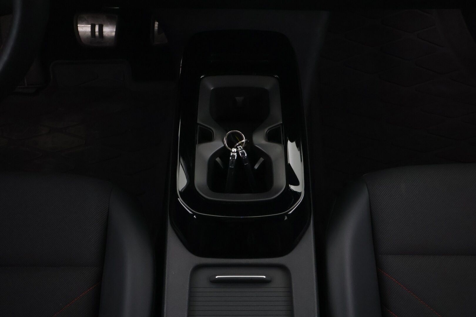 Volkswagen ID.4 2023 82kWh GTX Dual Motor AWD */ Adapt. vakkari / 360°-kamera / IQ-Lights / ILP / Navi / Keyless / Koukku / 2x renkaat /* - Kattavasti varusteltu / Ilmainen kotiintoimitus