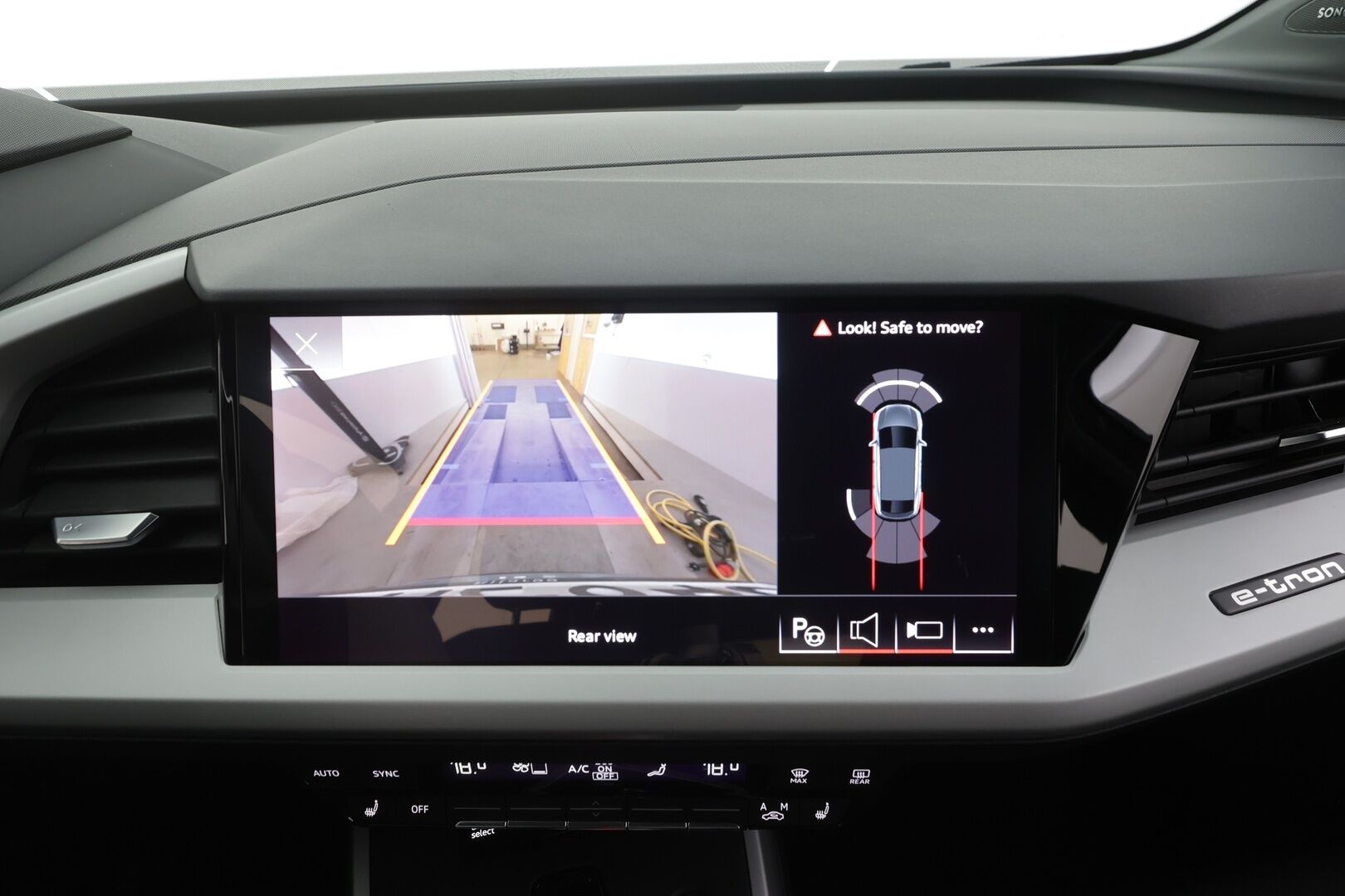 Audi Q4 e-tron 2023 40 e-tron Sportback - | ACC | ILP | SONOS | P.Kamera | Navi | Matrix-LED | Digimittari | Kaistavahti | Apple&Android | Sähköluukku | 1.Om Suomi-auto | Kahdet renkaat aluvanteilla | Merkkihuollettu | Hyvät varusteet |